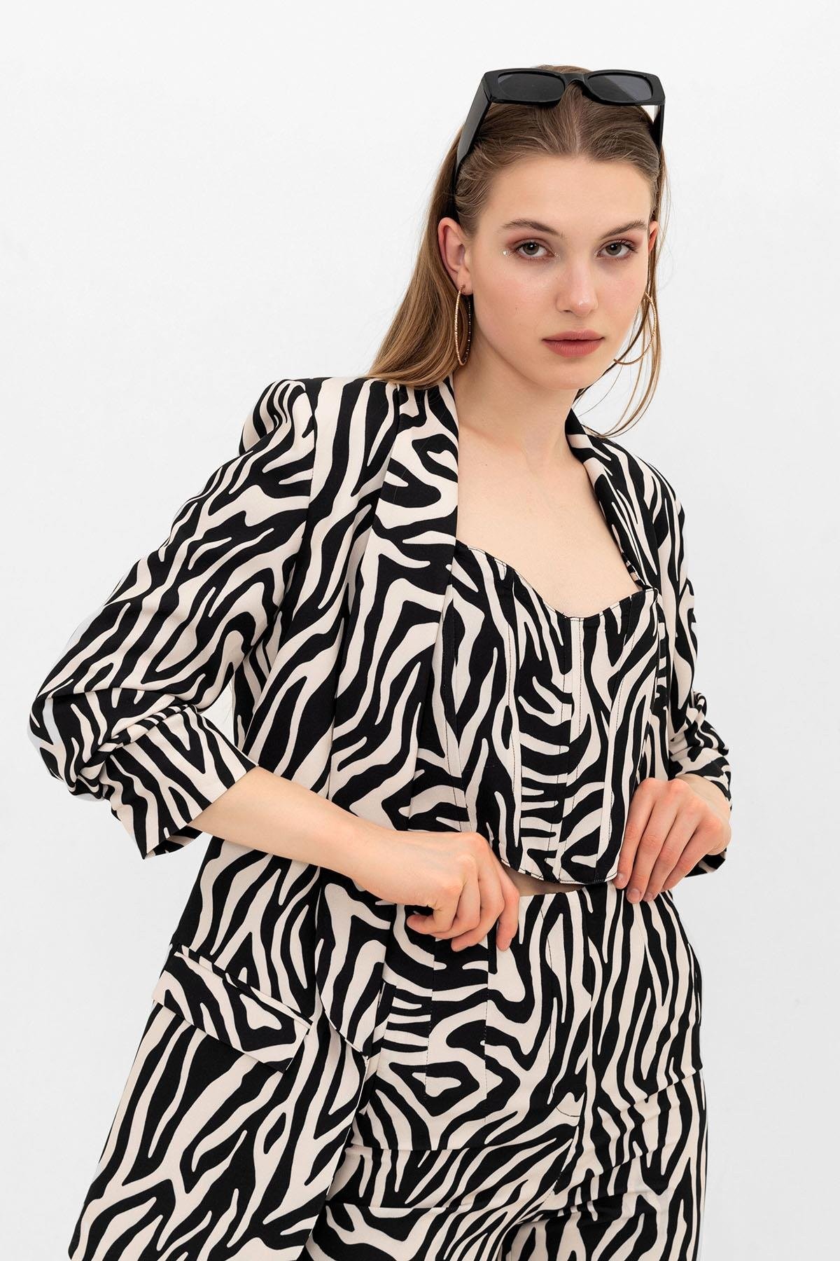 Mia Kolu Büzgülü Blazer Ceket Zebra Desenli