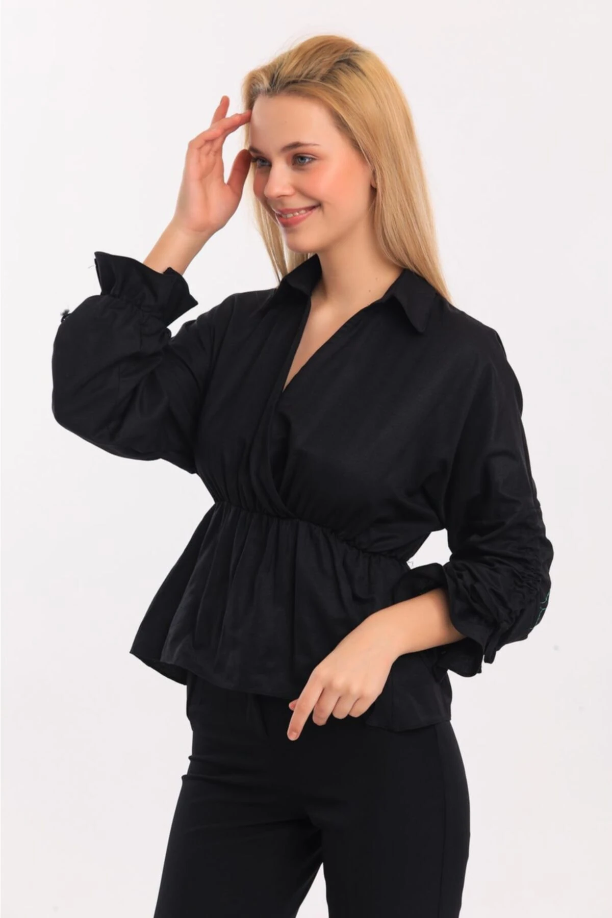 Büzgü Detaylı Bluz