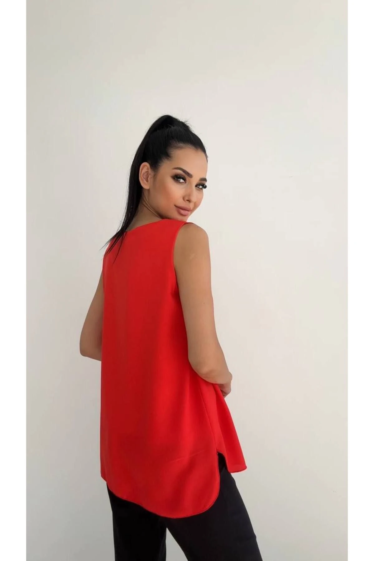 Rahat Kesim Sıfır Kollu Bluz
