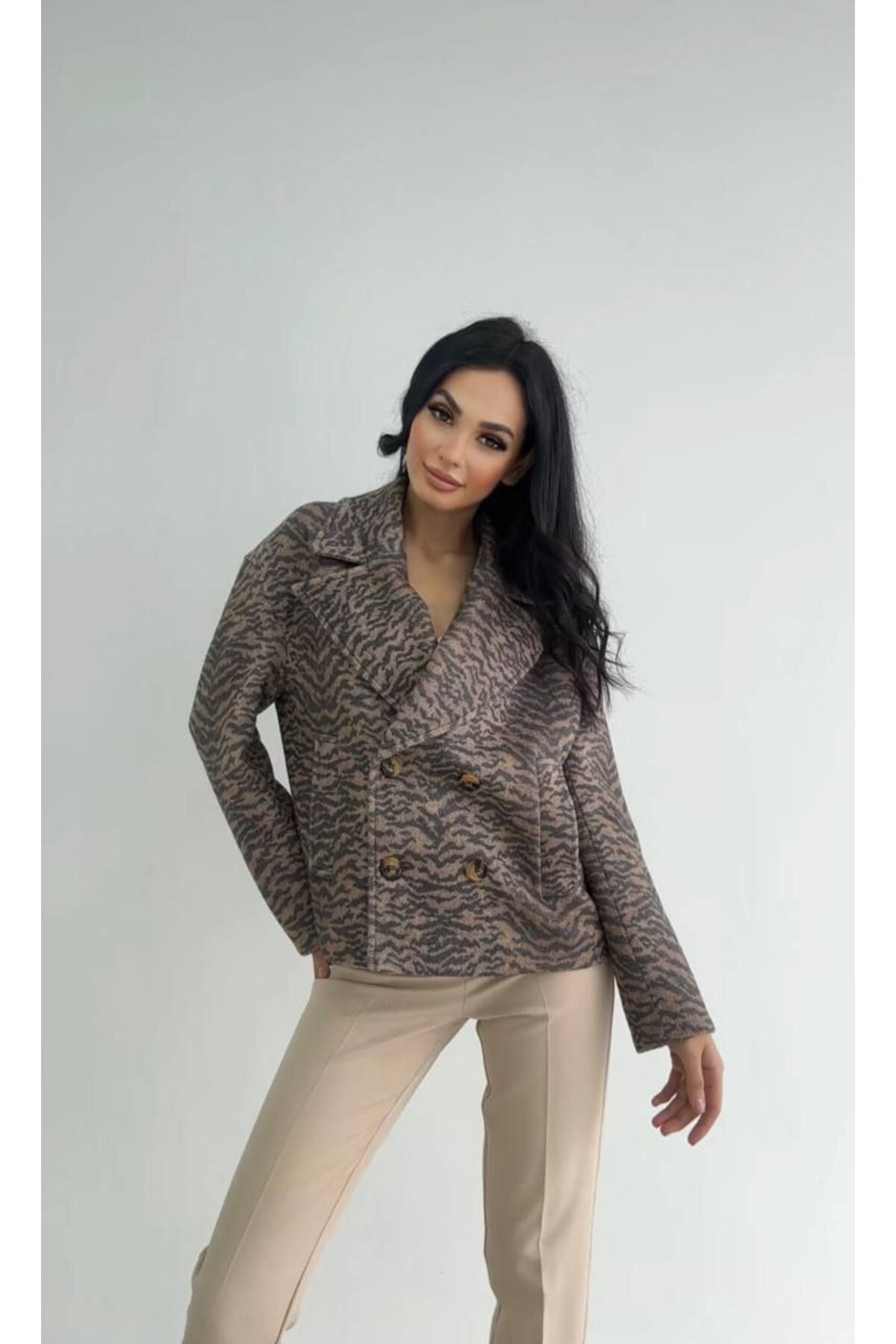 Oversize Düğmeli Astarlı Cepli Kısa Kaban