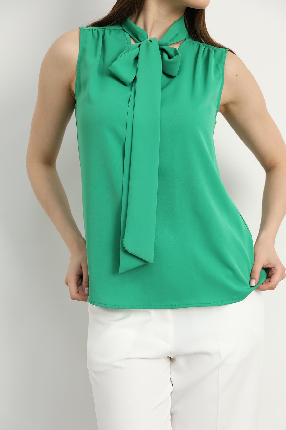 Emerald Yaka Detaylı Bluz Yeşil
