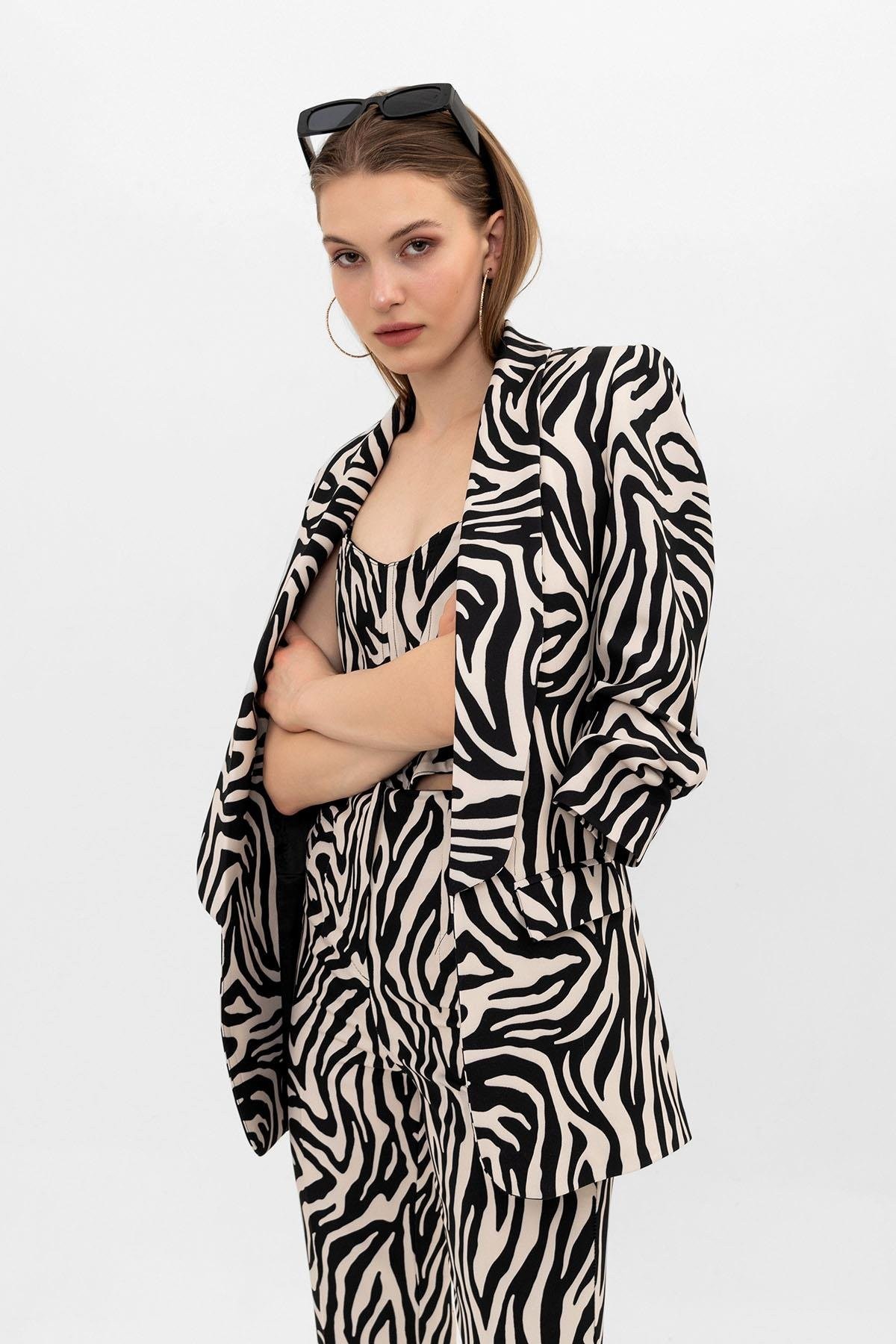 Mia Kolu Büzgülü Blazer Ceket Zebra Desenli