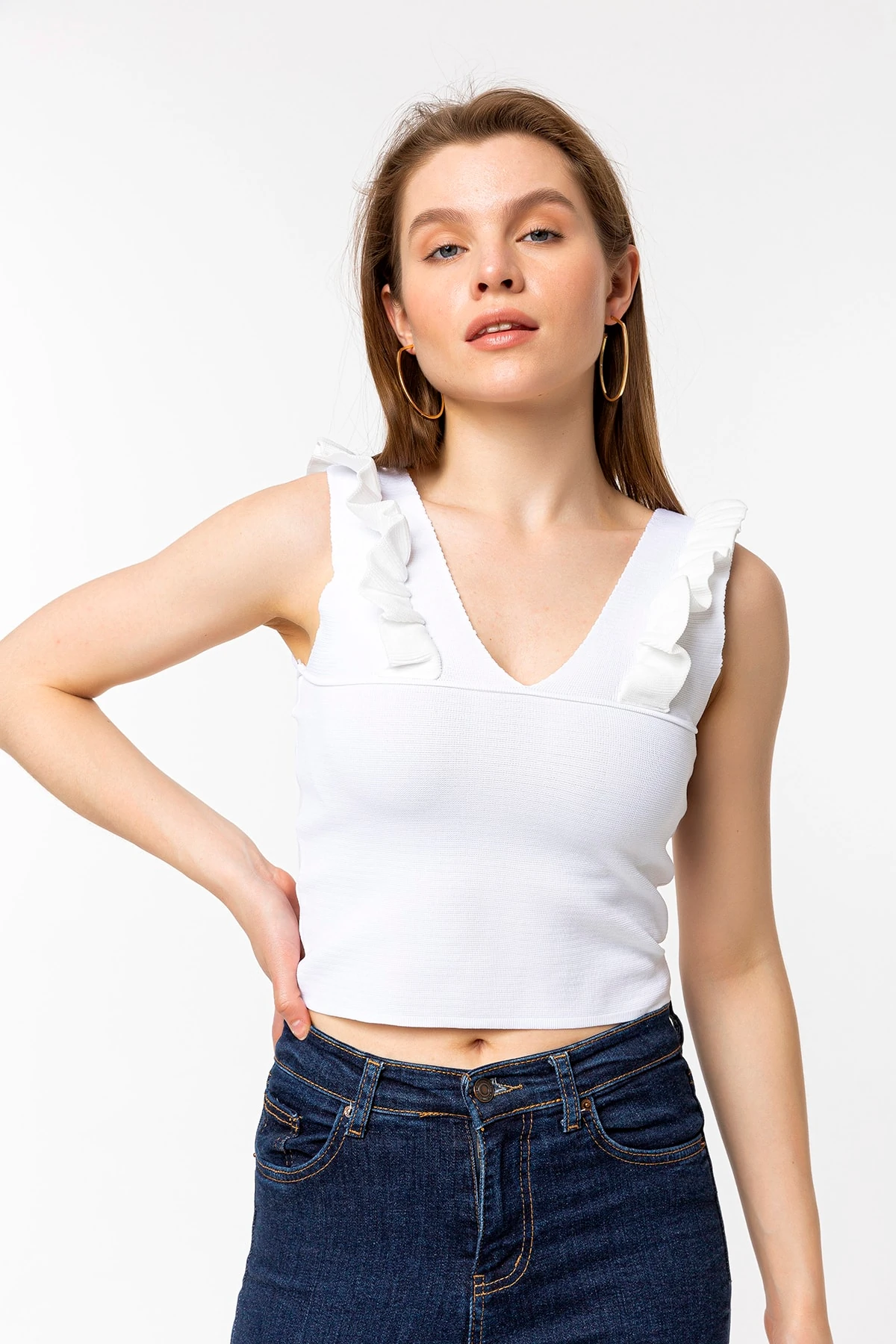 Fırfır Detaylı Askılı Beyaz Crop Bluz