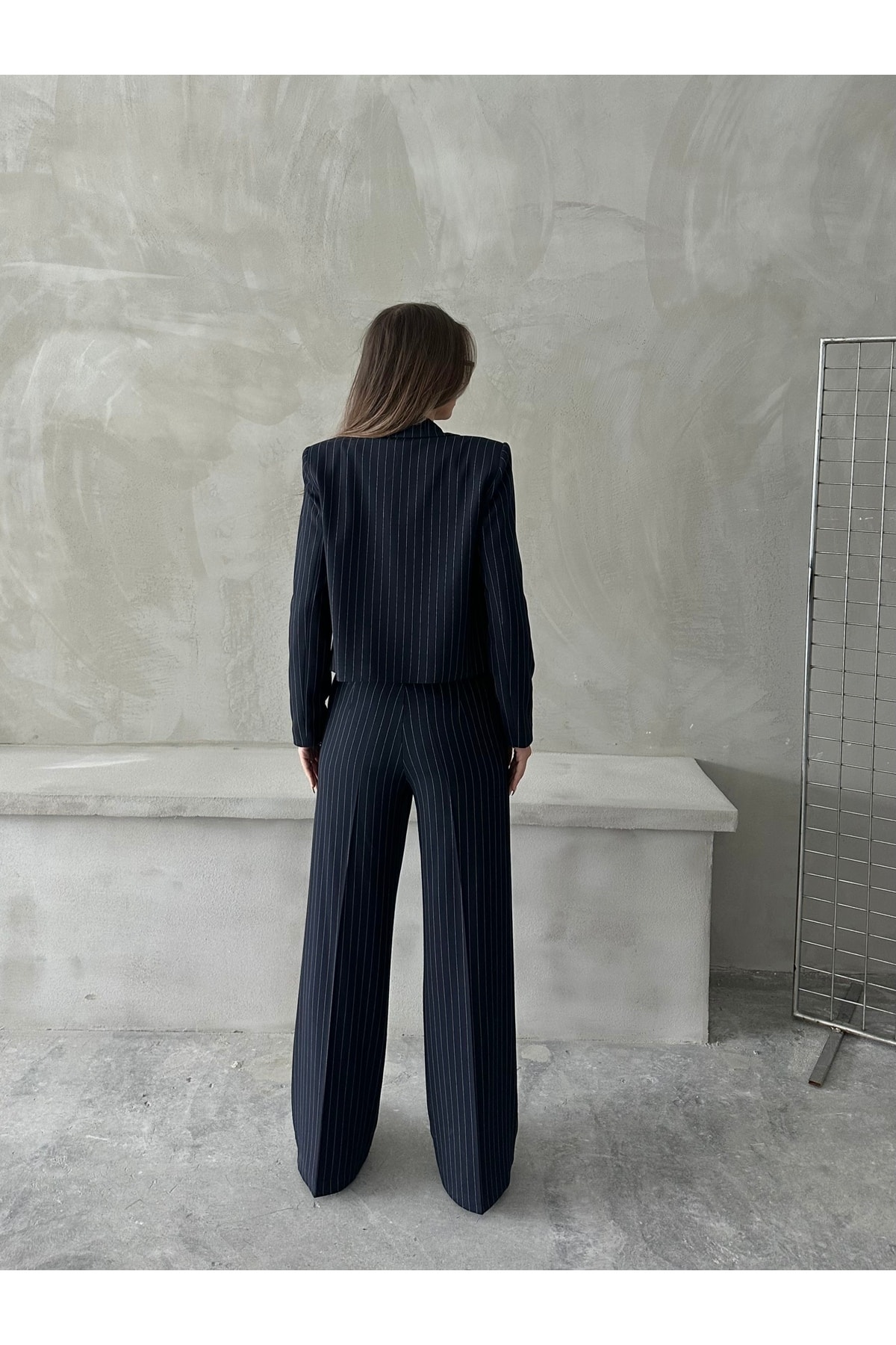 Kadın Palazzo Pantolon Düğmeli ve Crop Ceket İkili Çizgili Takım