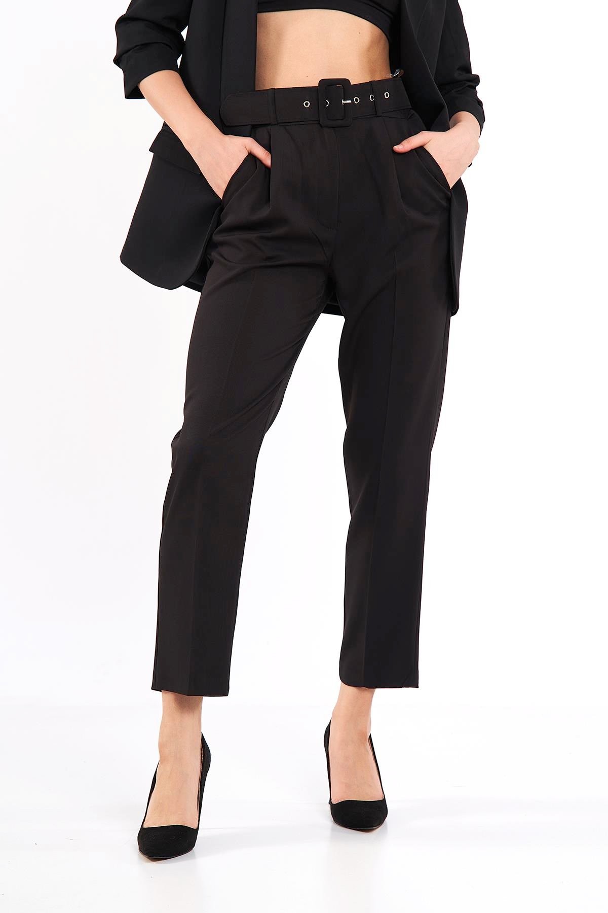 Modern Elegance Kemerli Siyah Pantolon