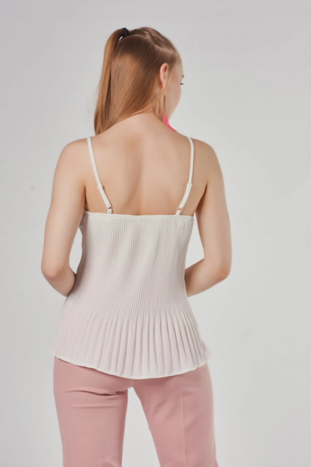 Kadın Ekru Dantelli Piliseli Bluz