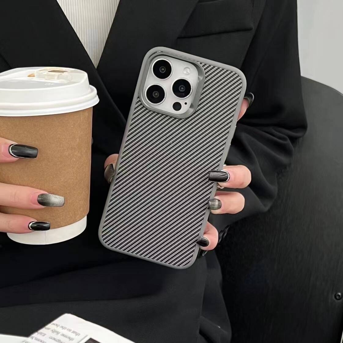 Apple iPhone 14 Pro Max Kılıf M-safe Şarj Özellikli Karbon Fiber Görünümlü Zore Troy Kapak