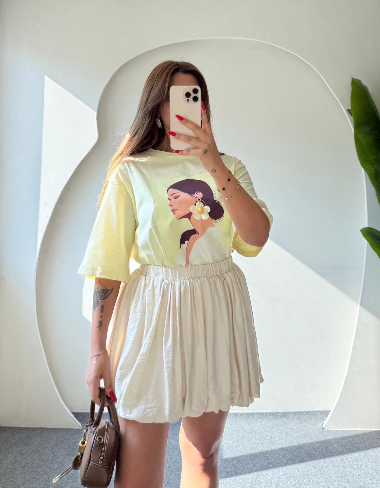 KÜPE AKSESUARLI T-SHIRT