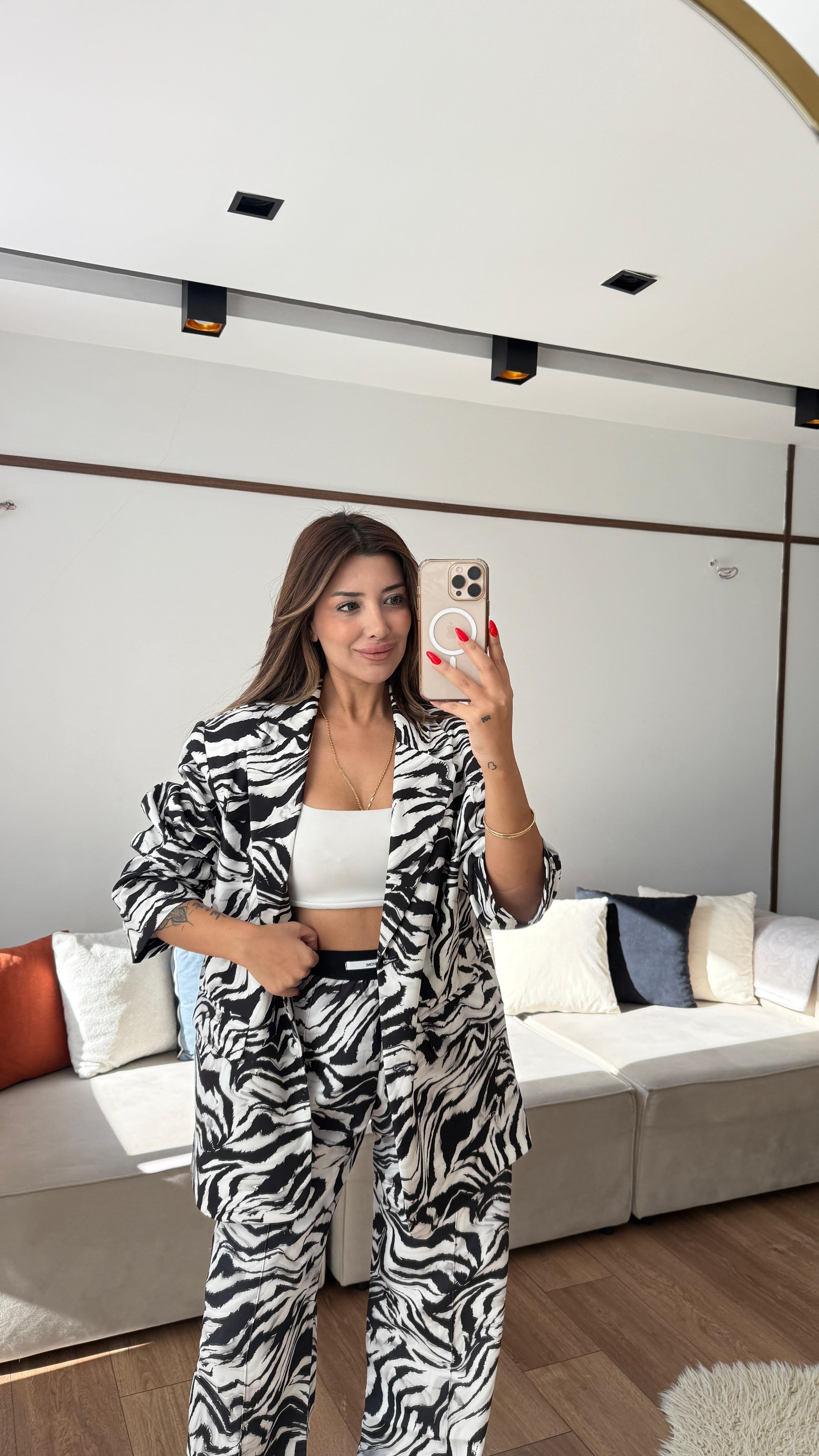 KİONA ZEBRA TAKIM