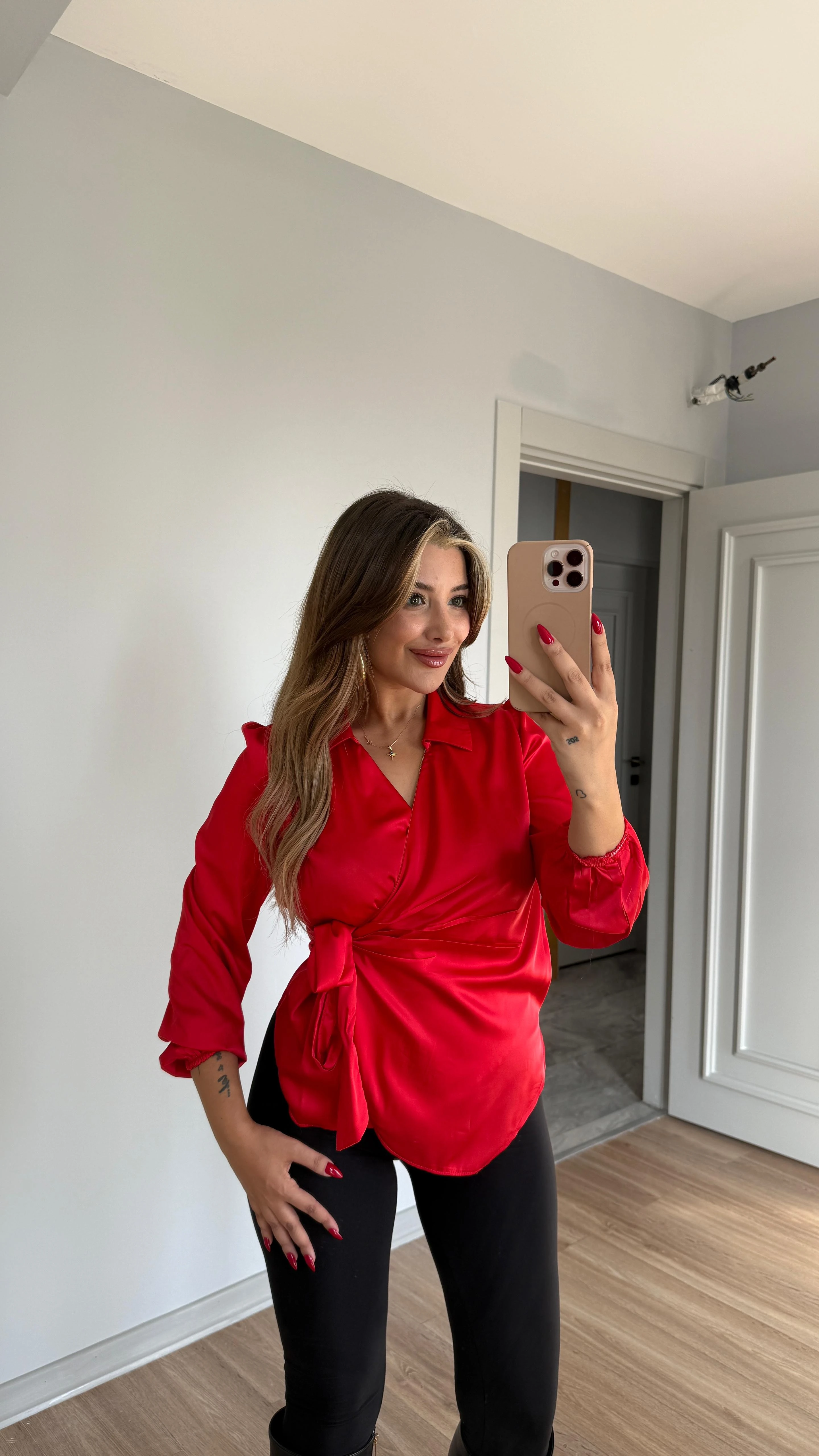 BAĞLAMALI SATEN GÖMLEK - KIRMIZI