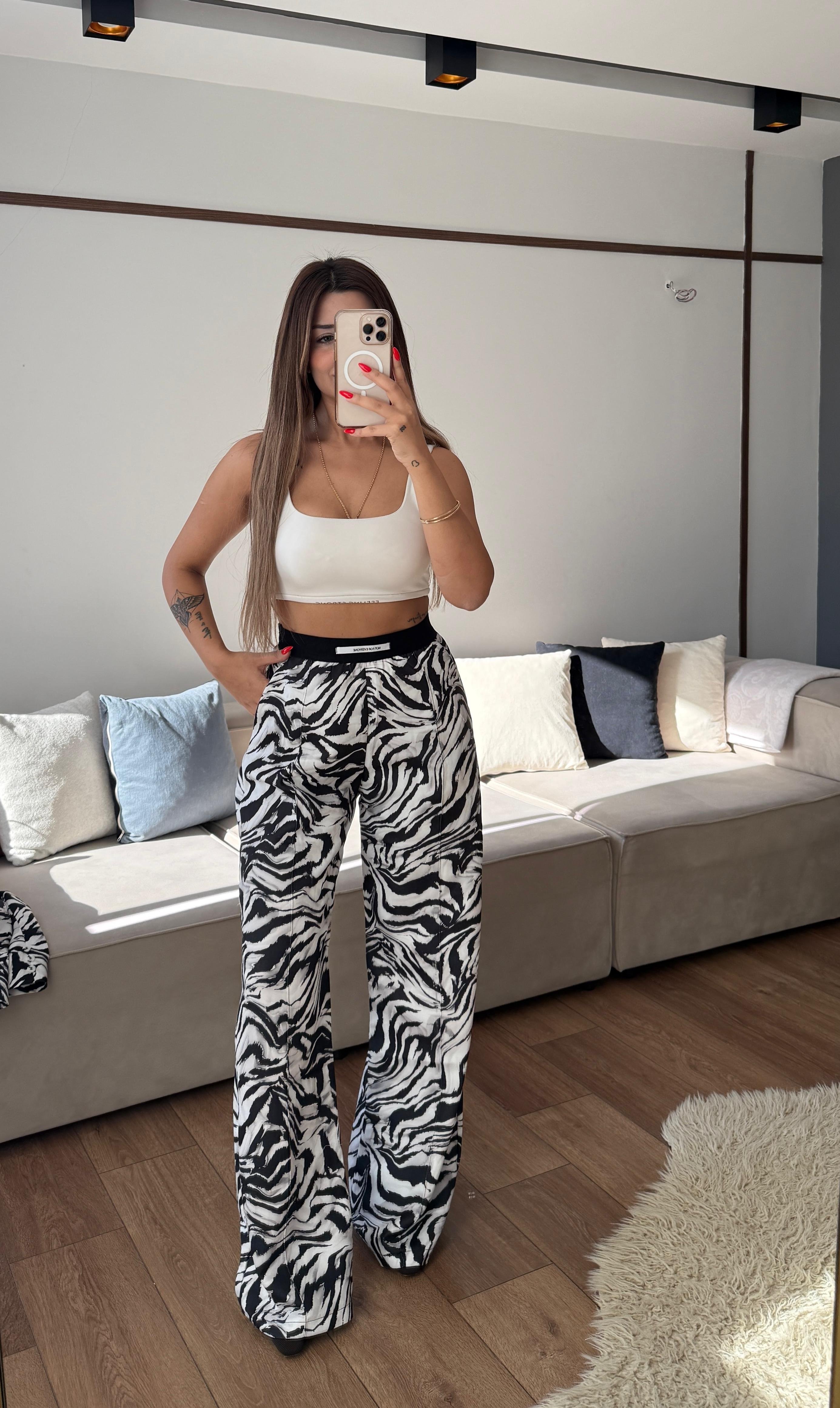 KİONA ZEBRA TAKIM
