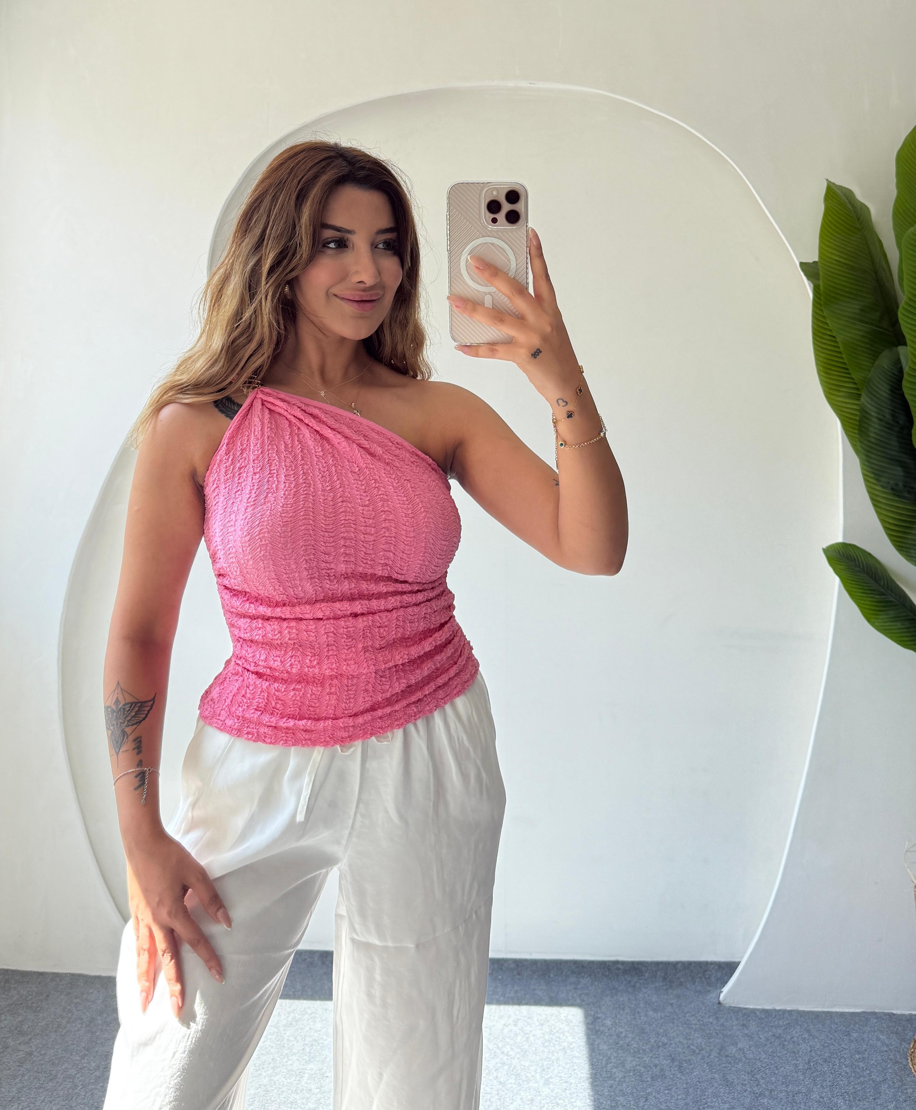 VİSİNORY TEK OMUZ TOKALI BLUZ - PEMBE