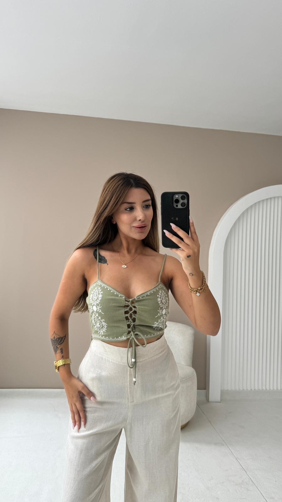 SİMBA İŞLEMELİ BAĞCIKLI CROP