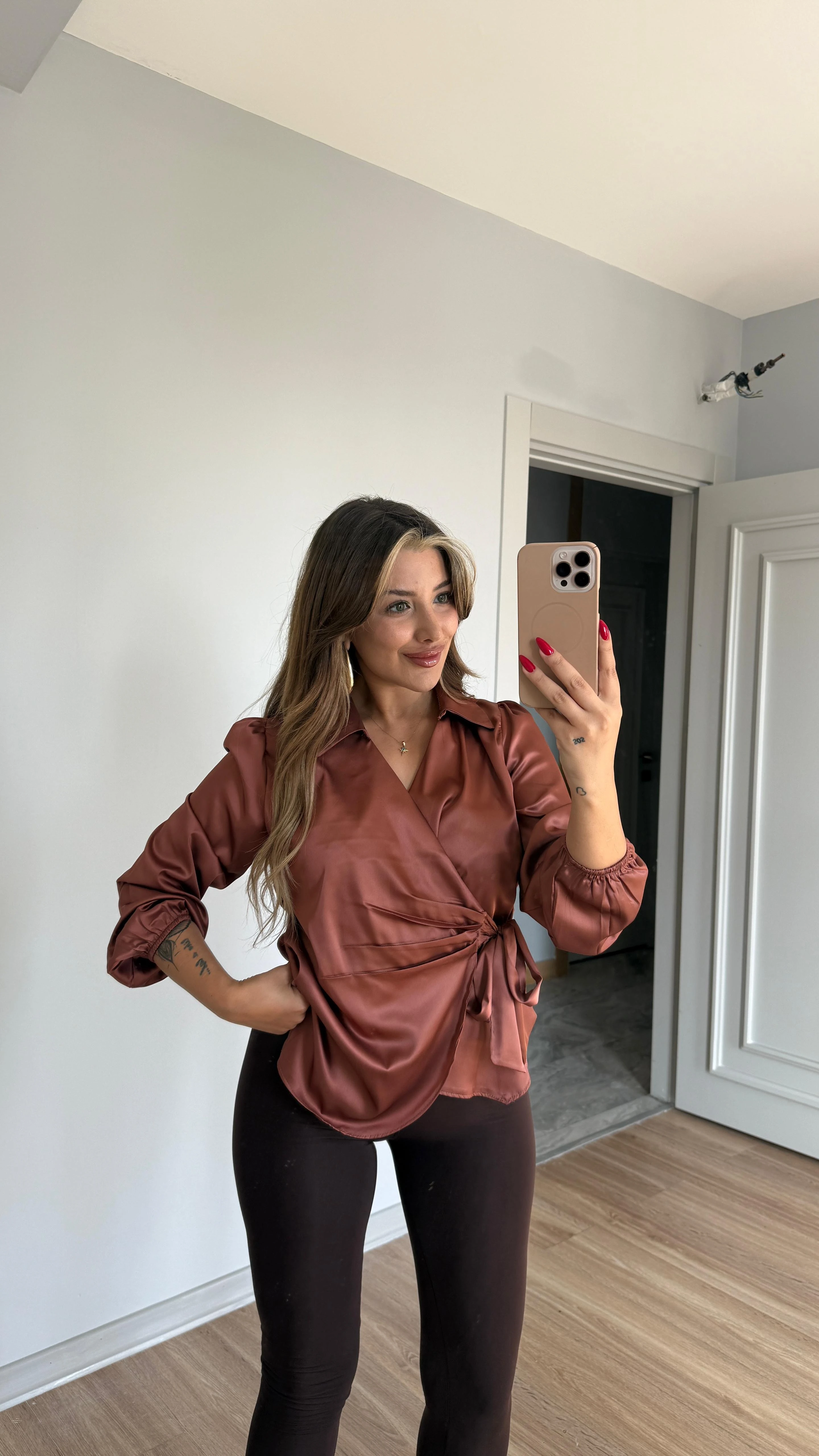 BAĞLAMALI SATEN GÖMLEK