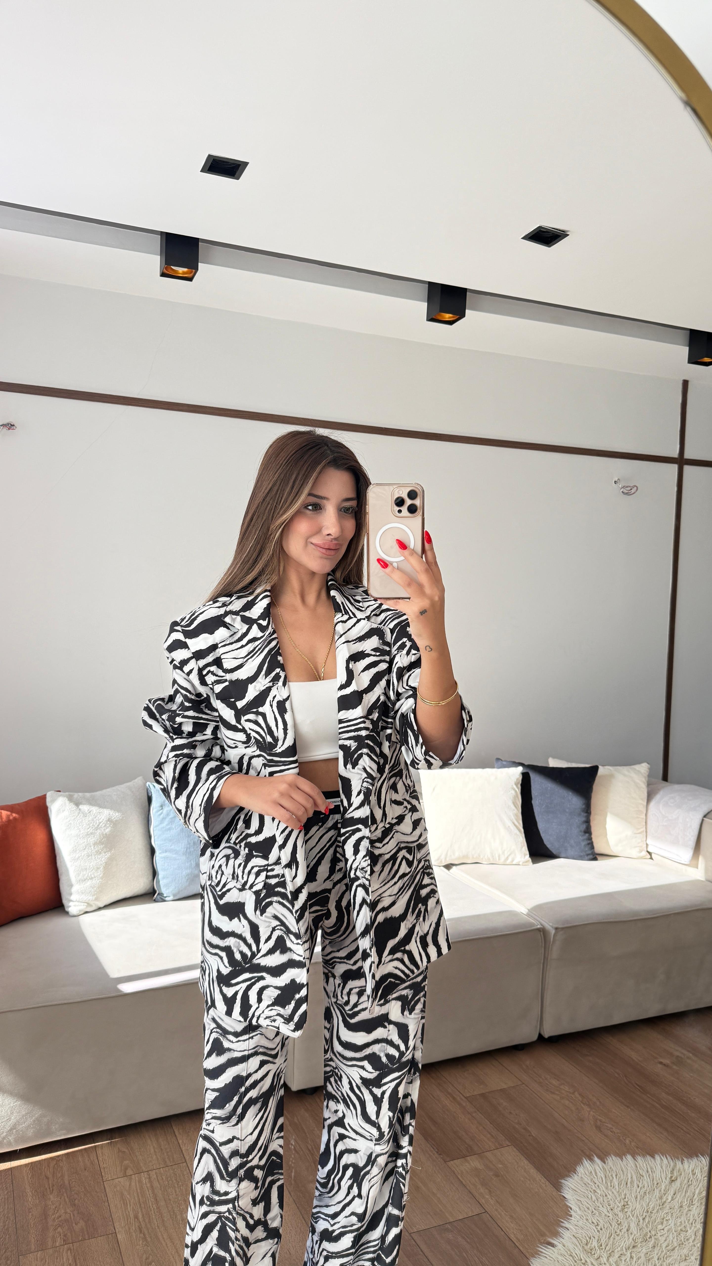 KİONA ZEBRA TAKIM