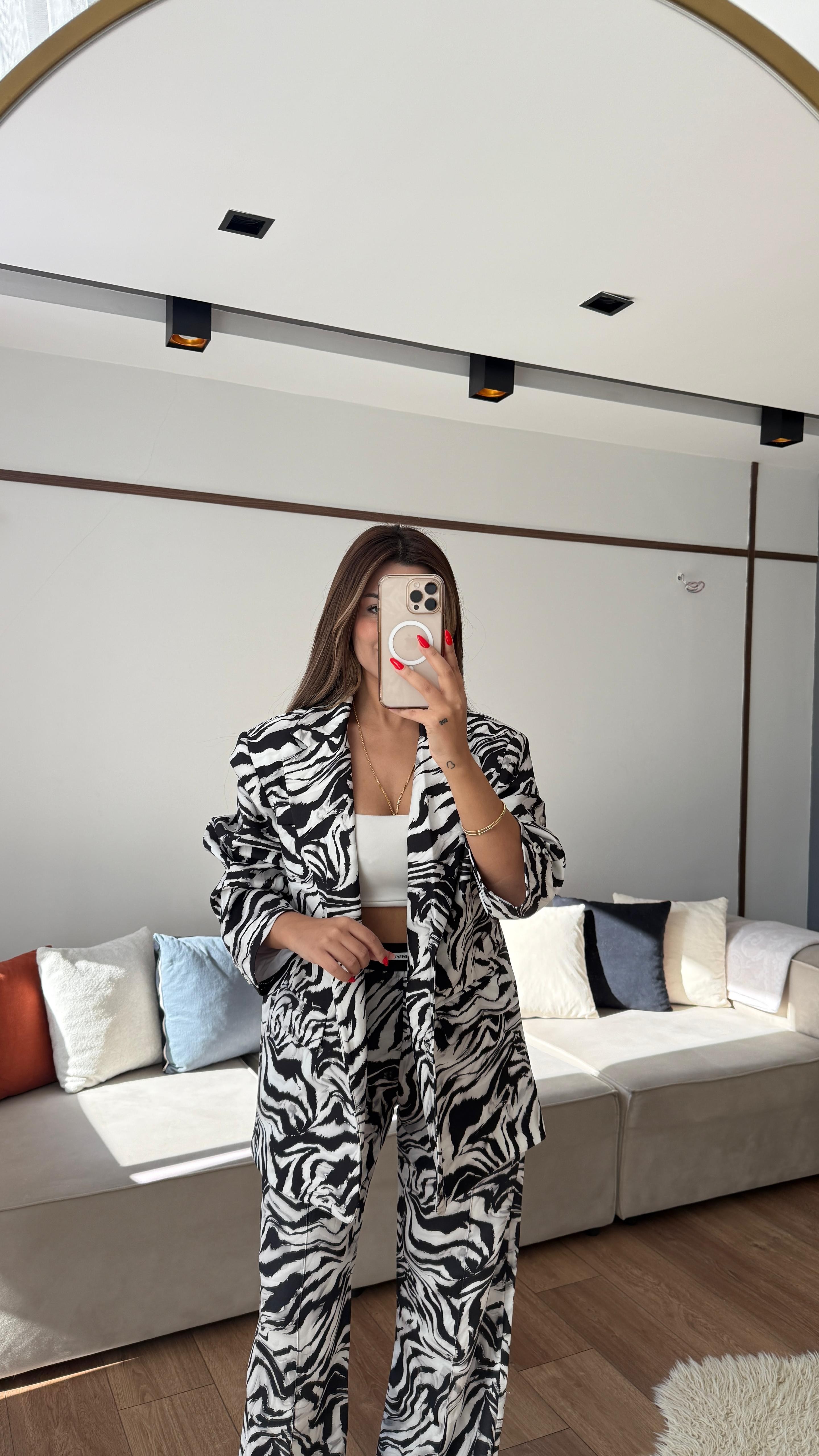 KİONA ZEBRA TAKIM