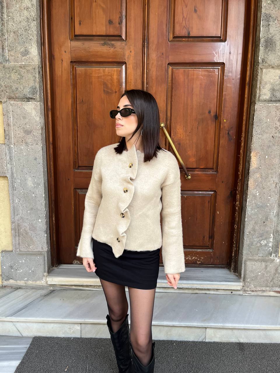 Asimetrik Kesim Pat Detaylı Şardonlu Triko Hırka - Bej