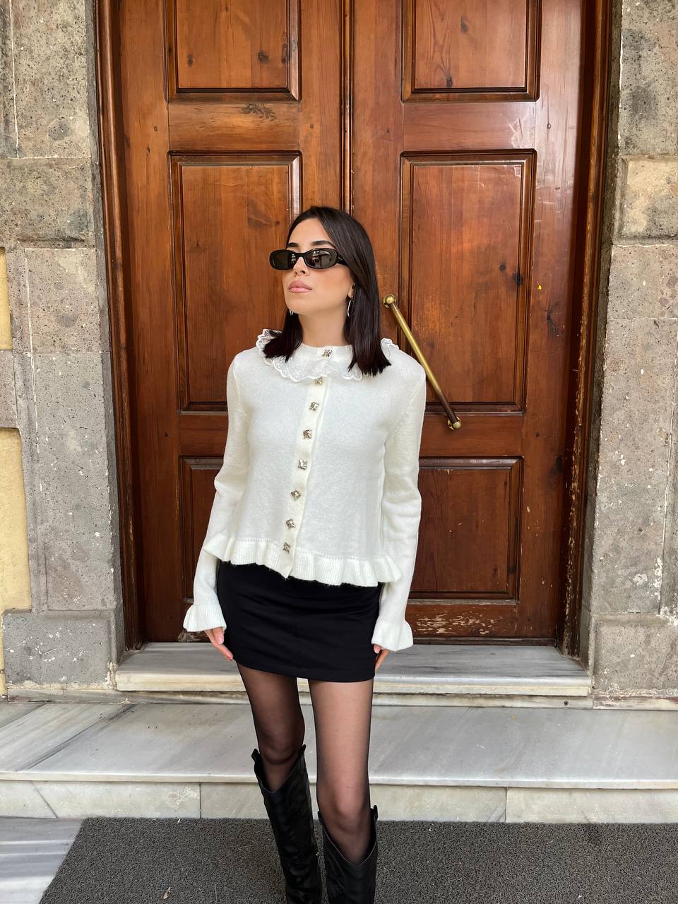 Yakası Dantel Detaylı Önü Düğmeli Triko Hırka - Ekru