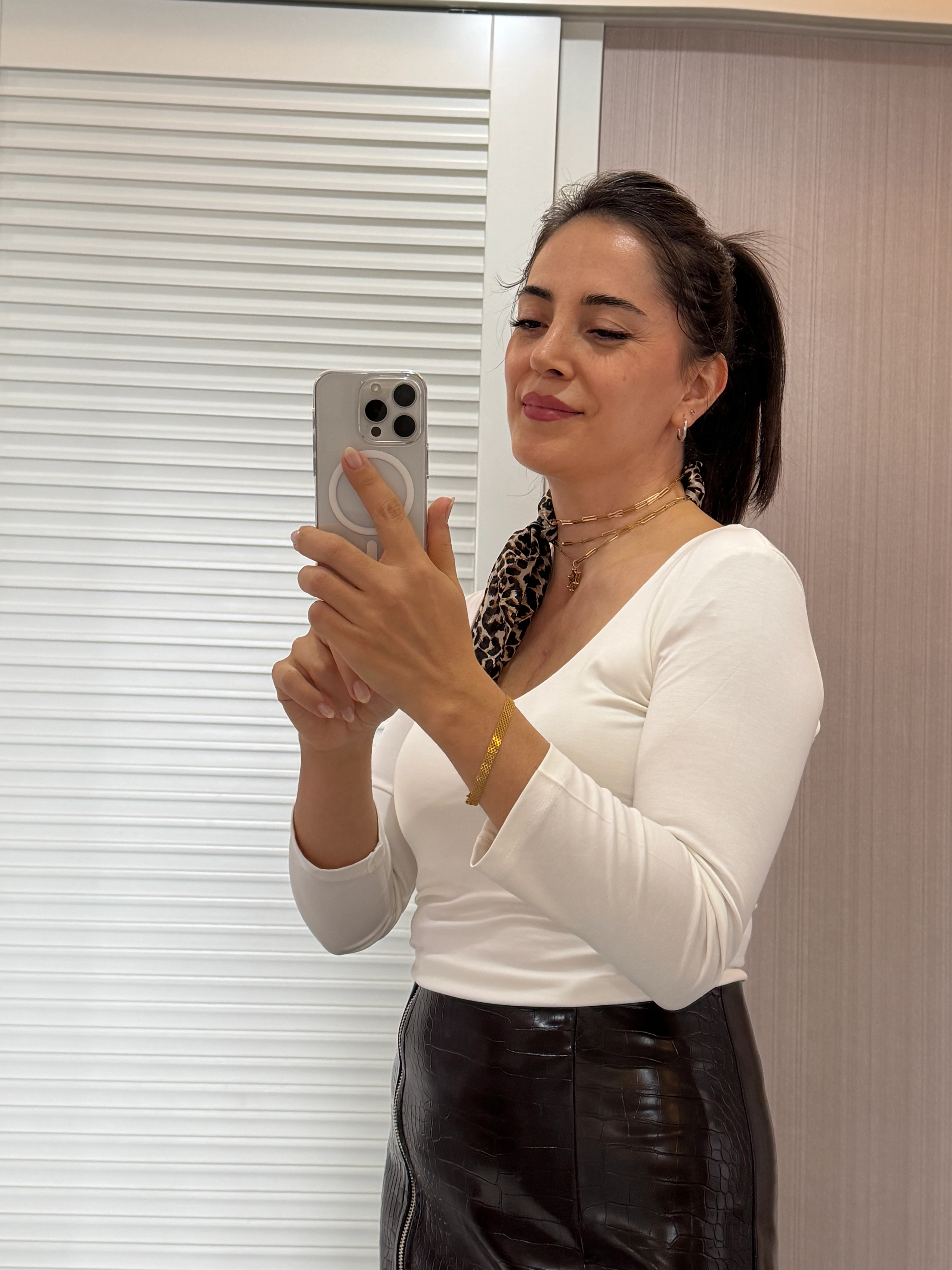 U Yaka Uzun Kollu Bluz