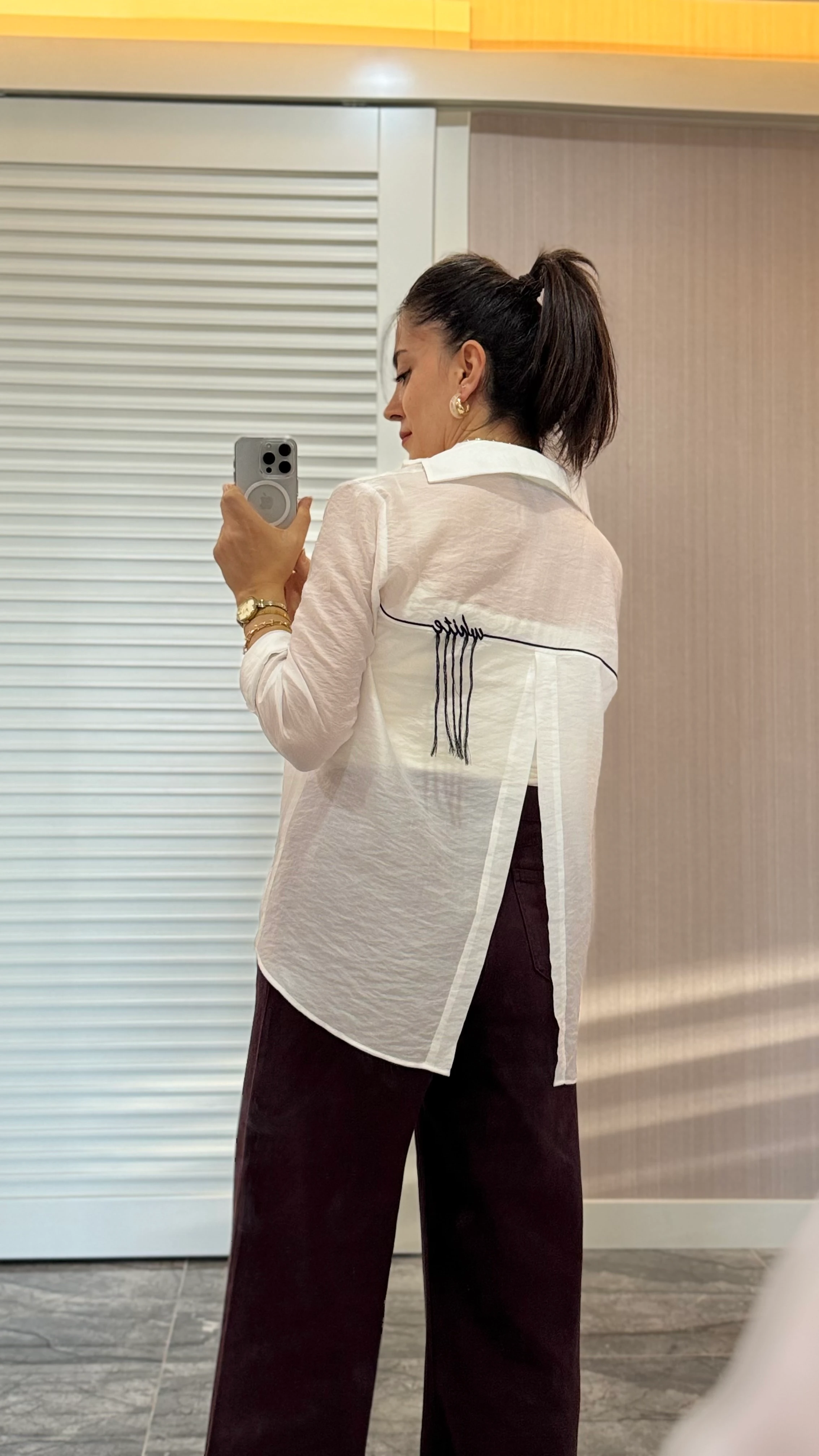 Arkası Yırtmaçlı Gömlek