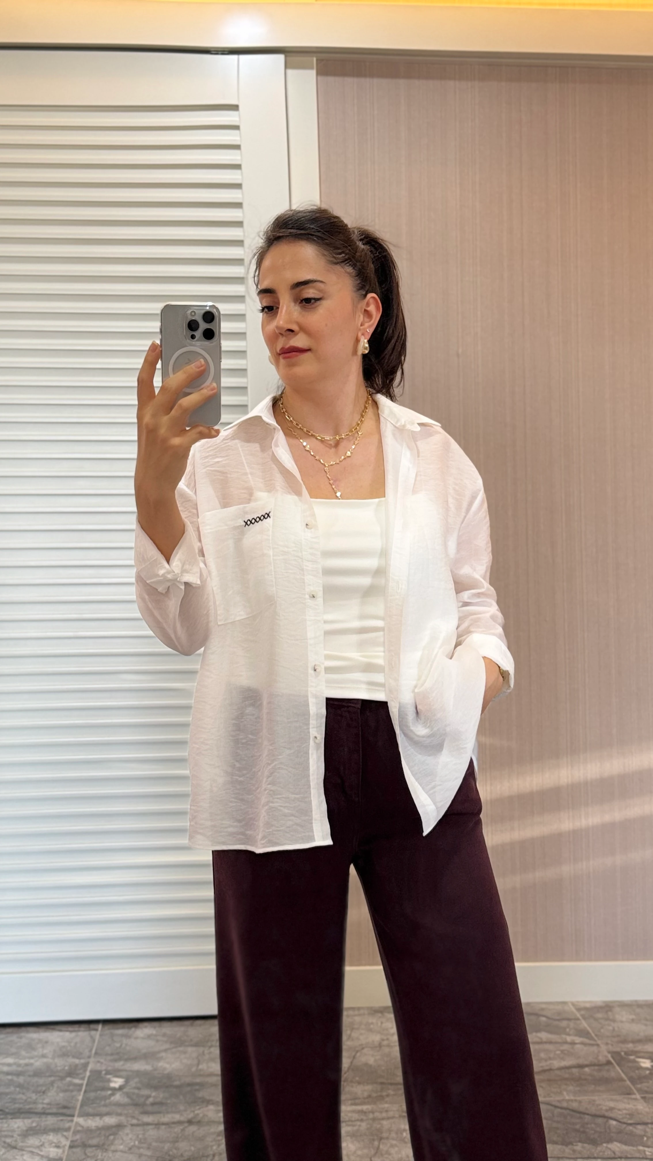 Arkası Yırtmaçlı Gömlek