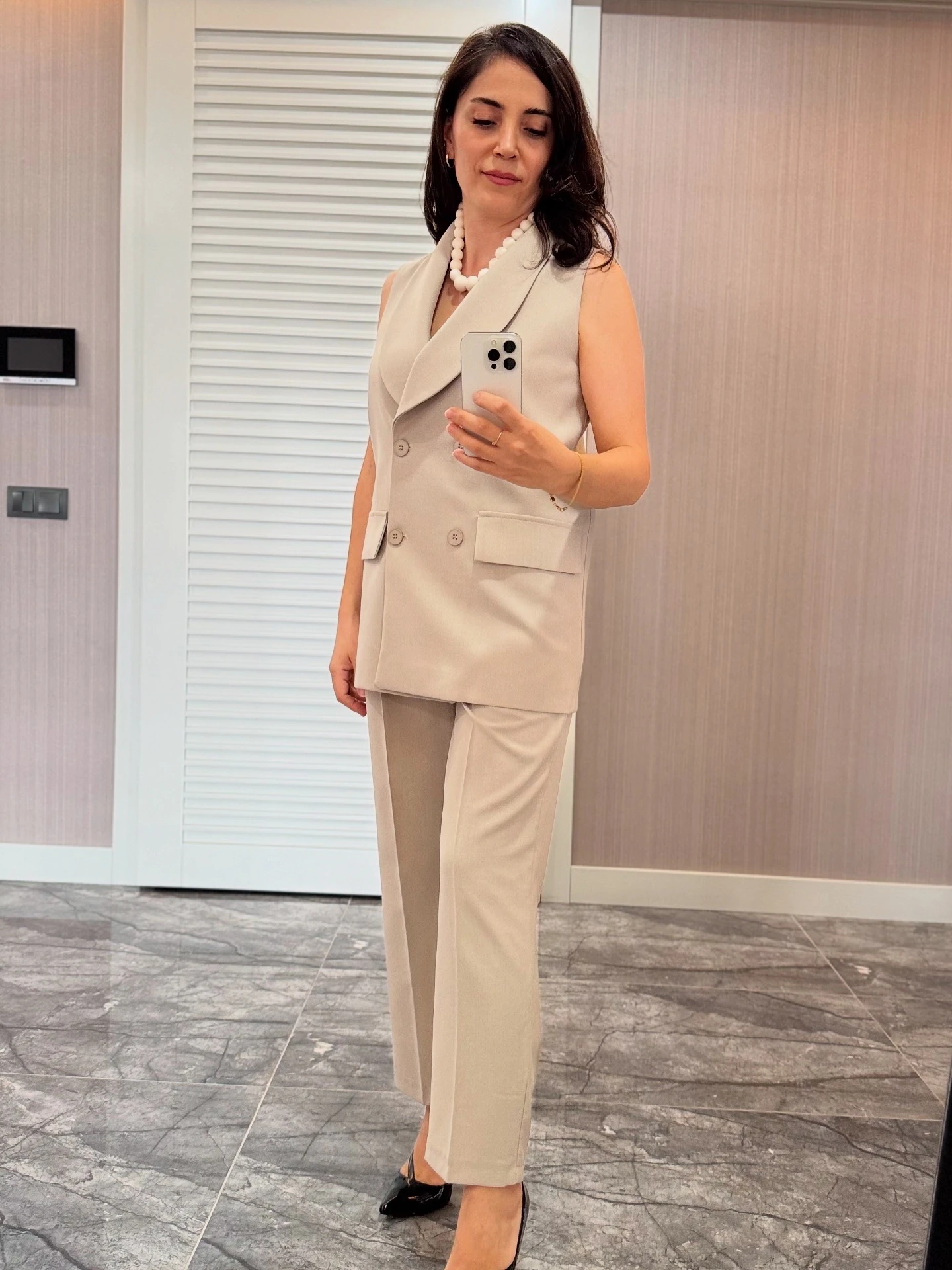 Kruvaze Yelekli Takım - Taş Rengi