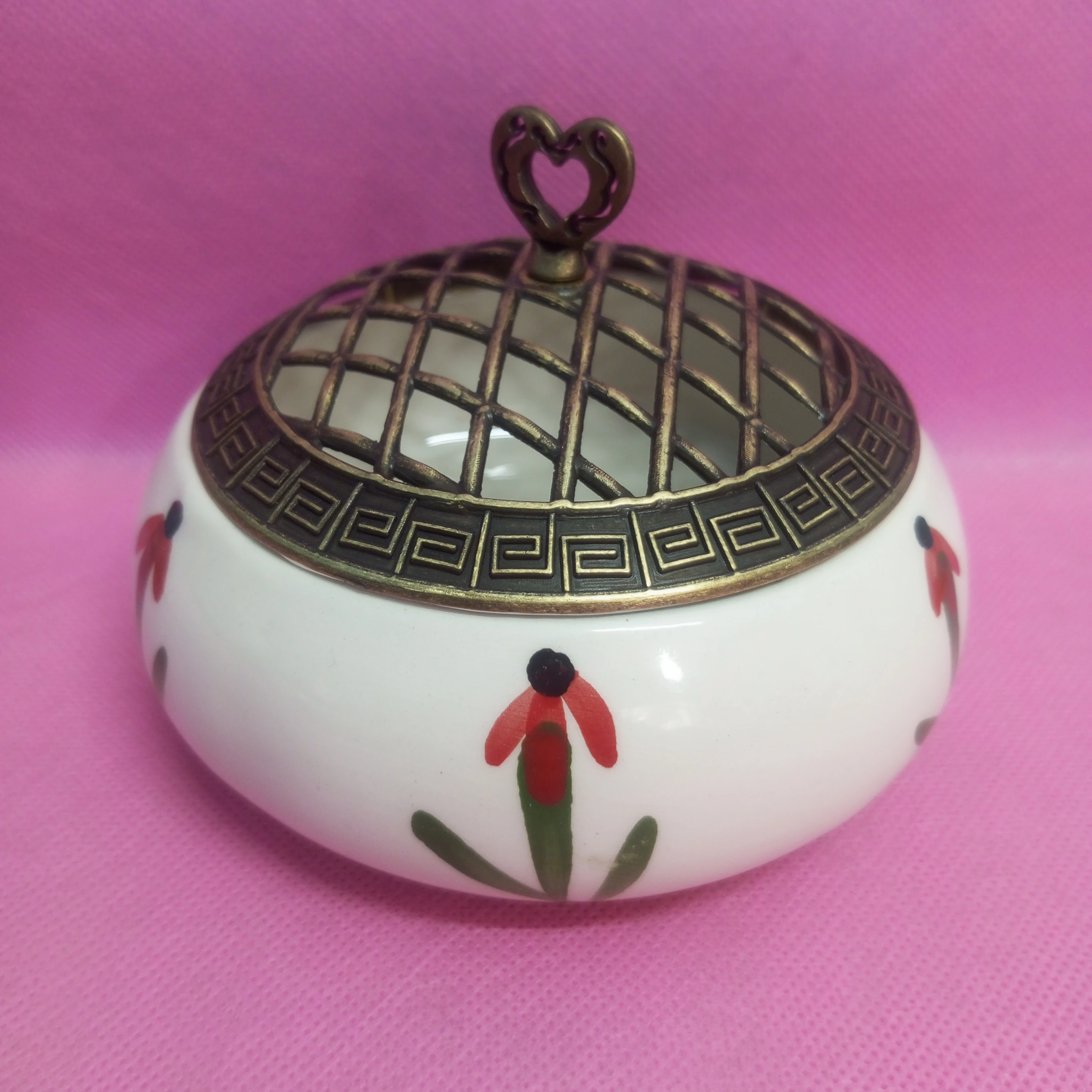 Zambak Desenli Geniş Çini Şekerlik