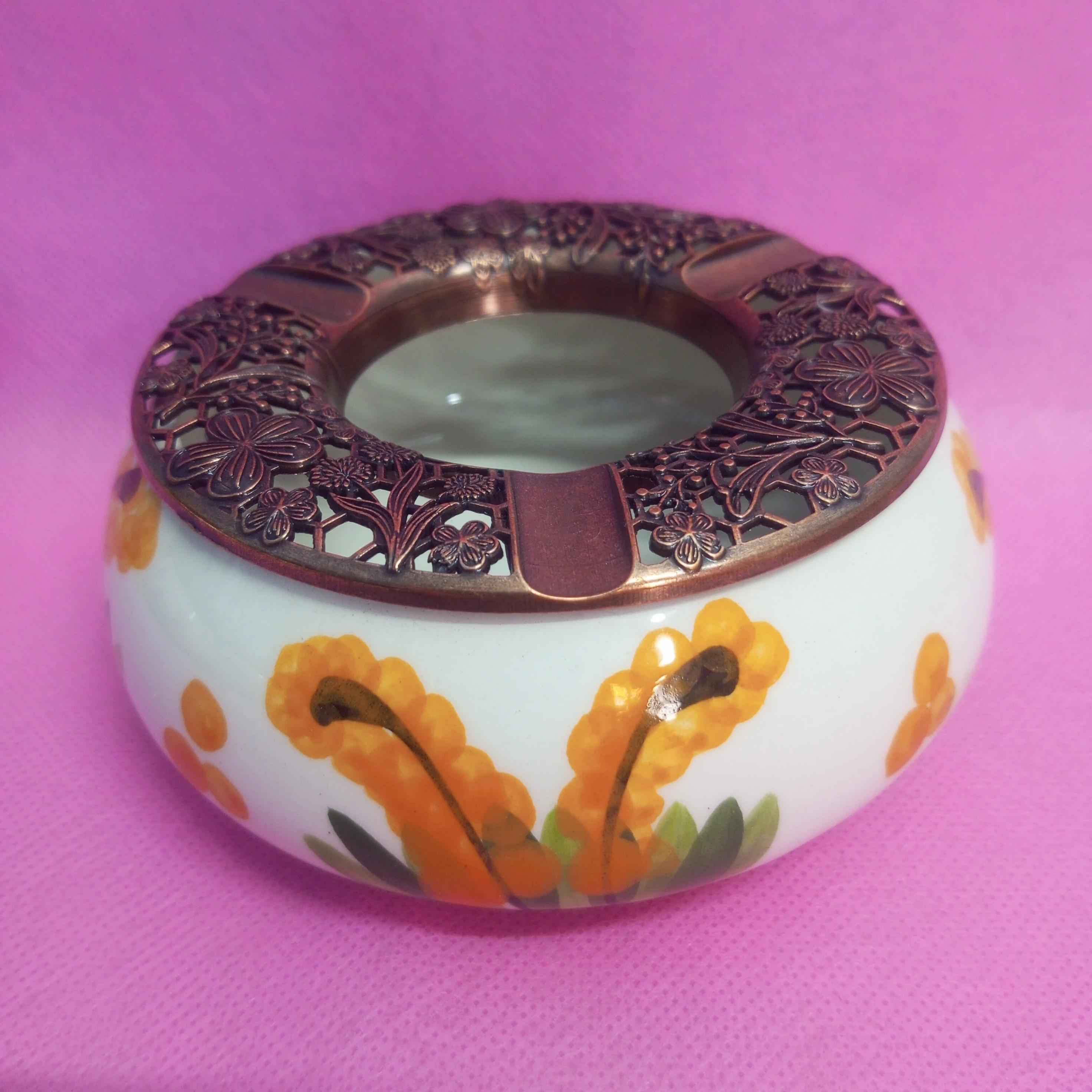 Turuncu Sümbül Desenli Geniş Çini Küllük