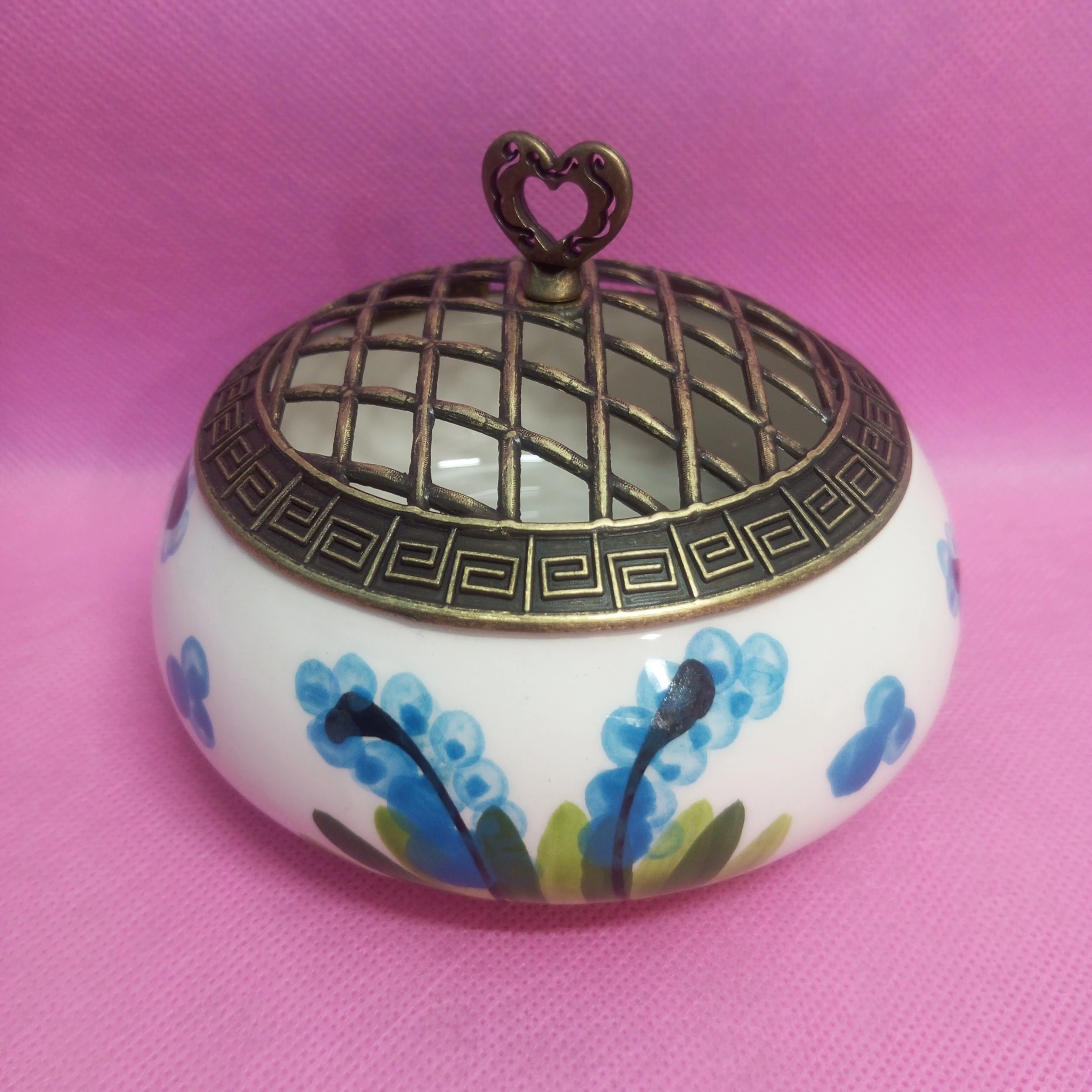 Mavi Sümbül Desenli Geniş Çini Şekerlik