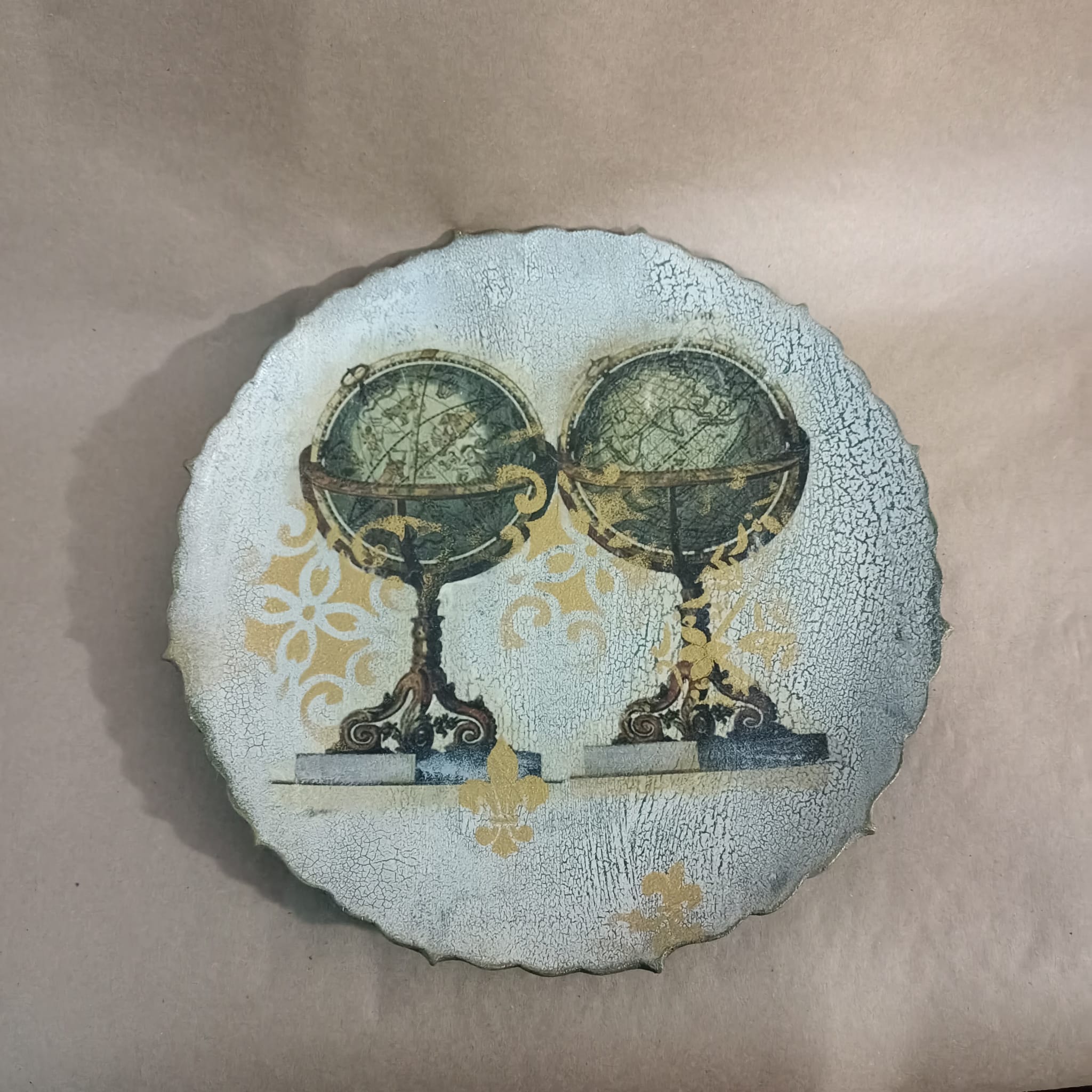 Dünya Rölyefli Tabak 30 cm