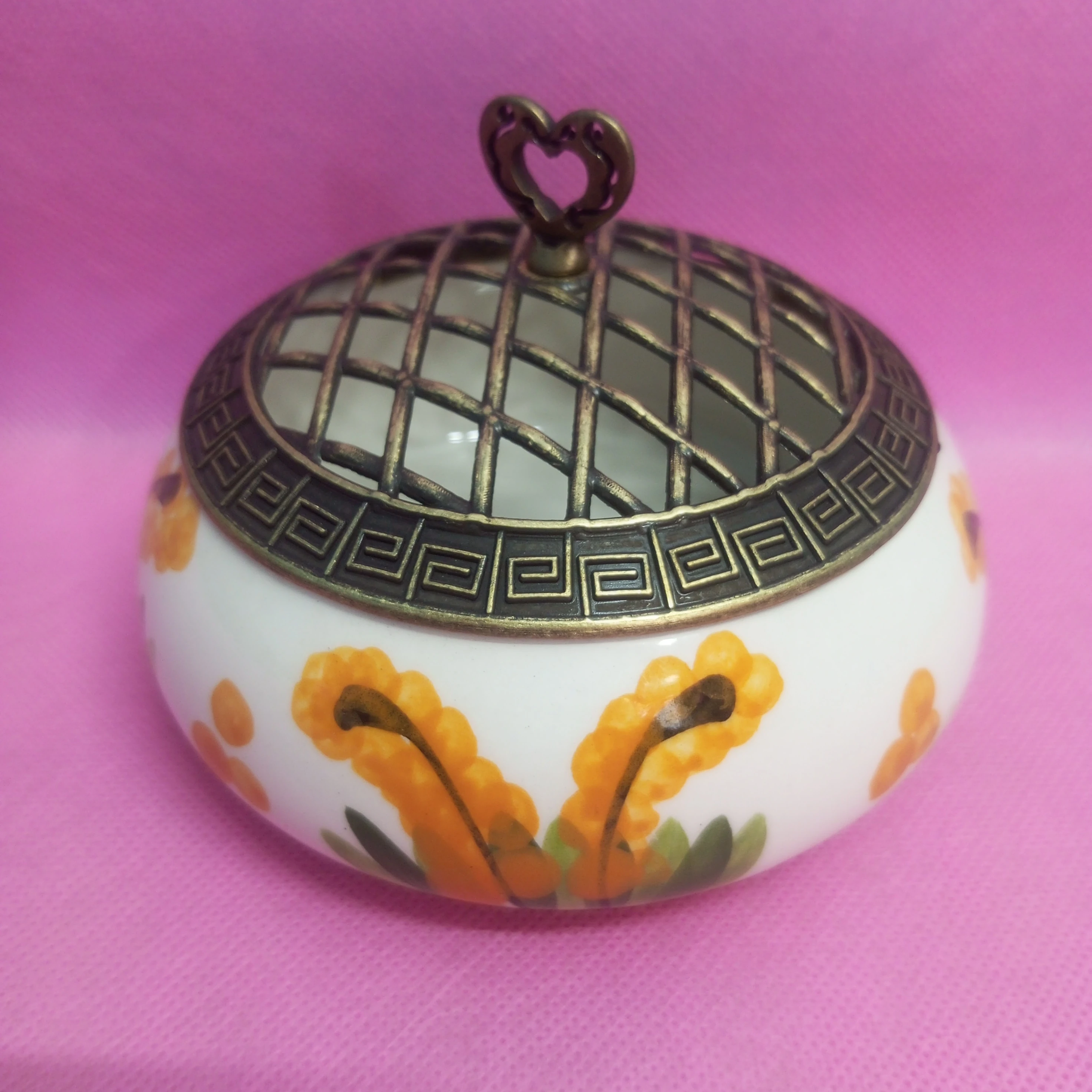 Turuncu Sümbül Desenli Geniş Çini Şekerlik