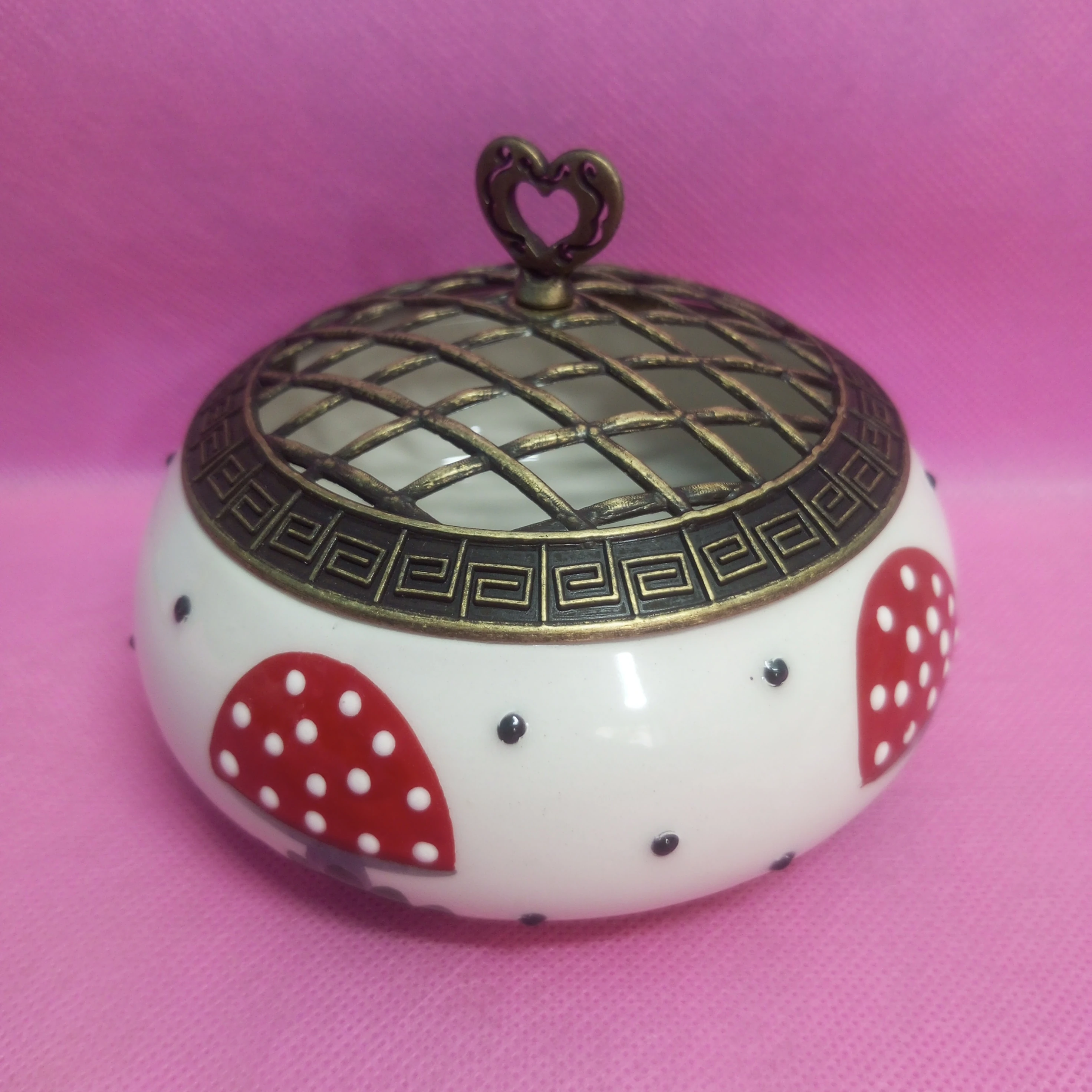 Mantar Desenli Geniş Çini Şekerlik