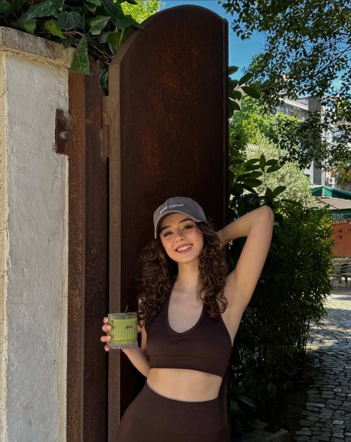 Boyundan Geçmeli Kahverengi Bra