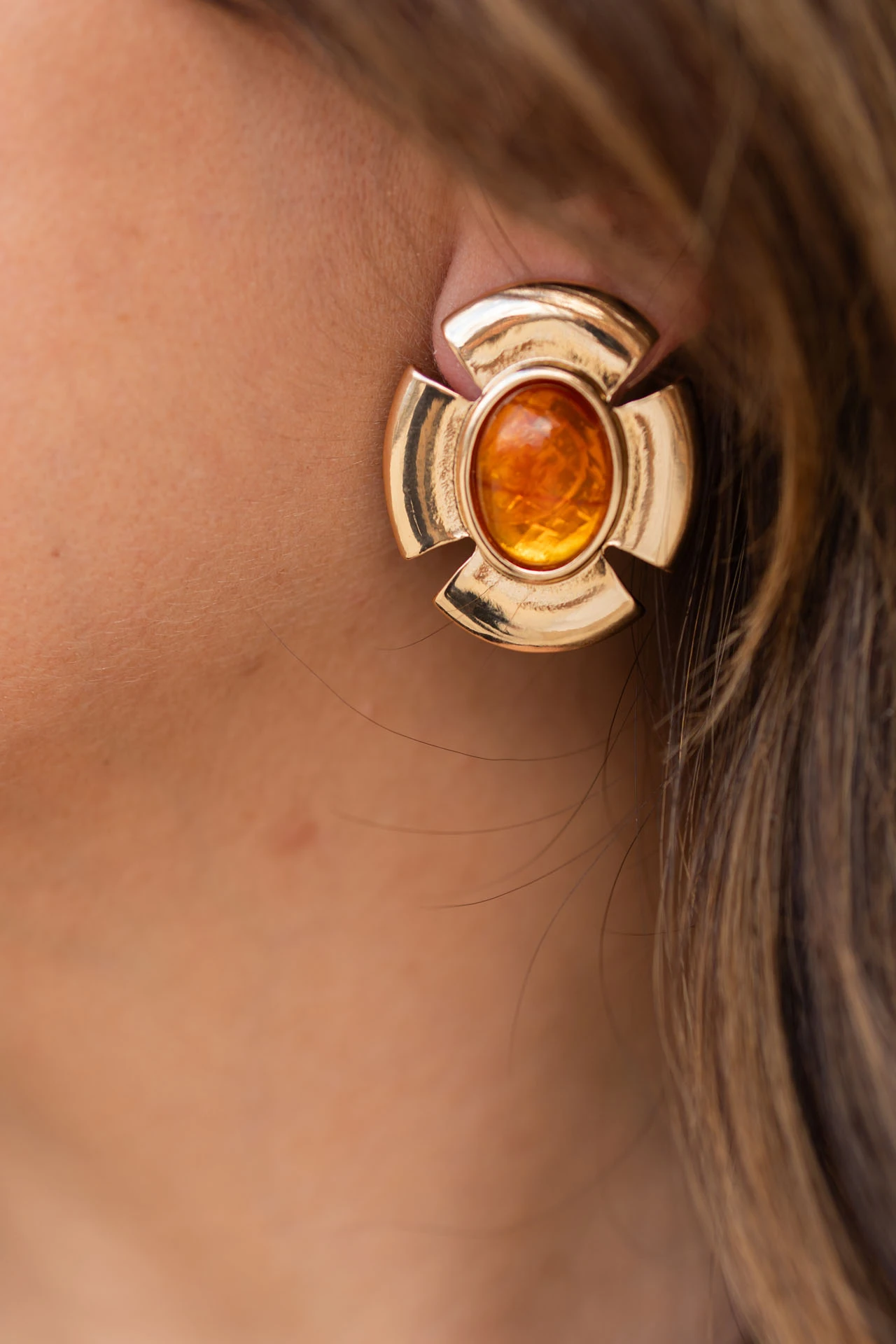 Altın Renkli Amber Taşlı Dört Kollu Vintage Küpe