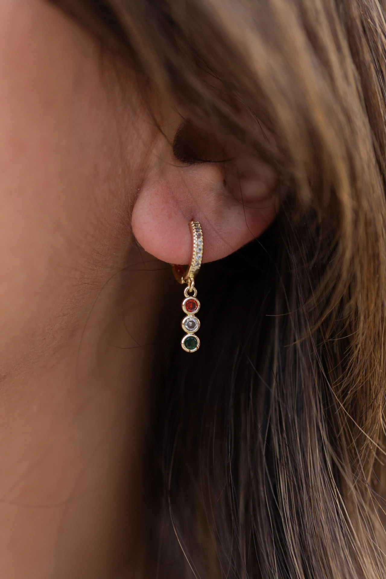 Altın Renkli Renkli Taşlı Sallantılı Halka Küpe