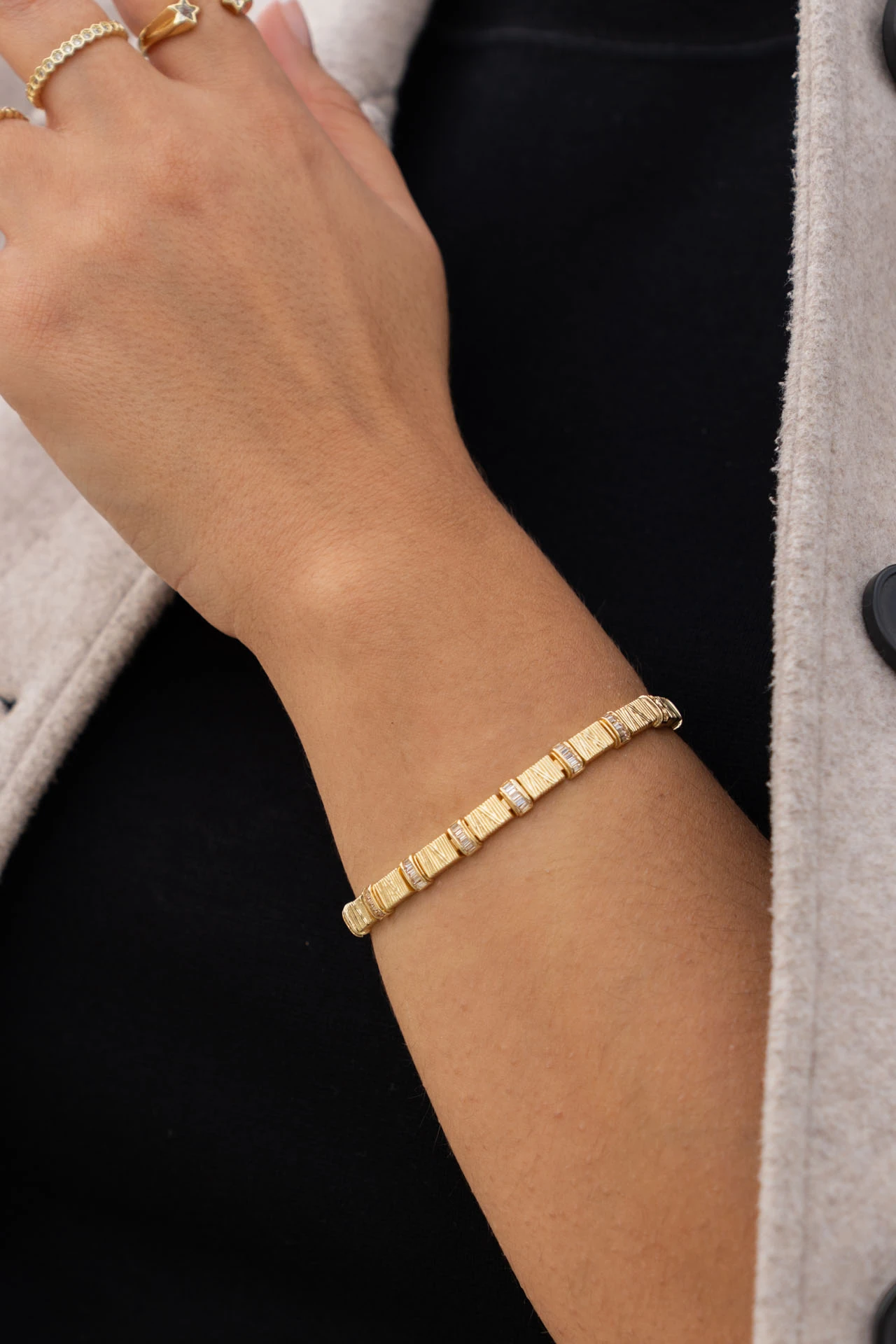 Altın Rengi Zirkon Baget Taşlı Dokulu Bileklik