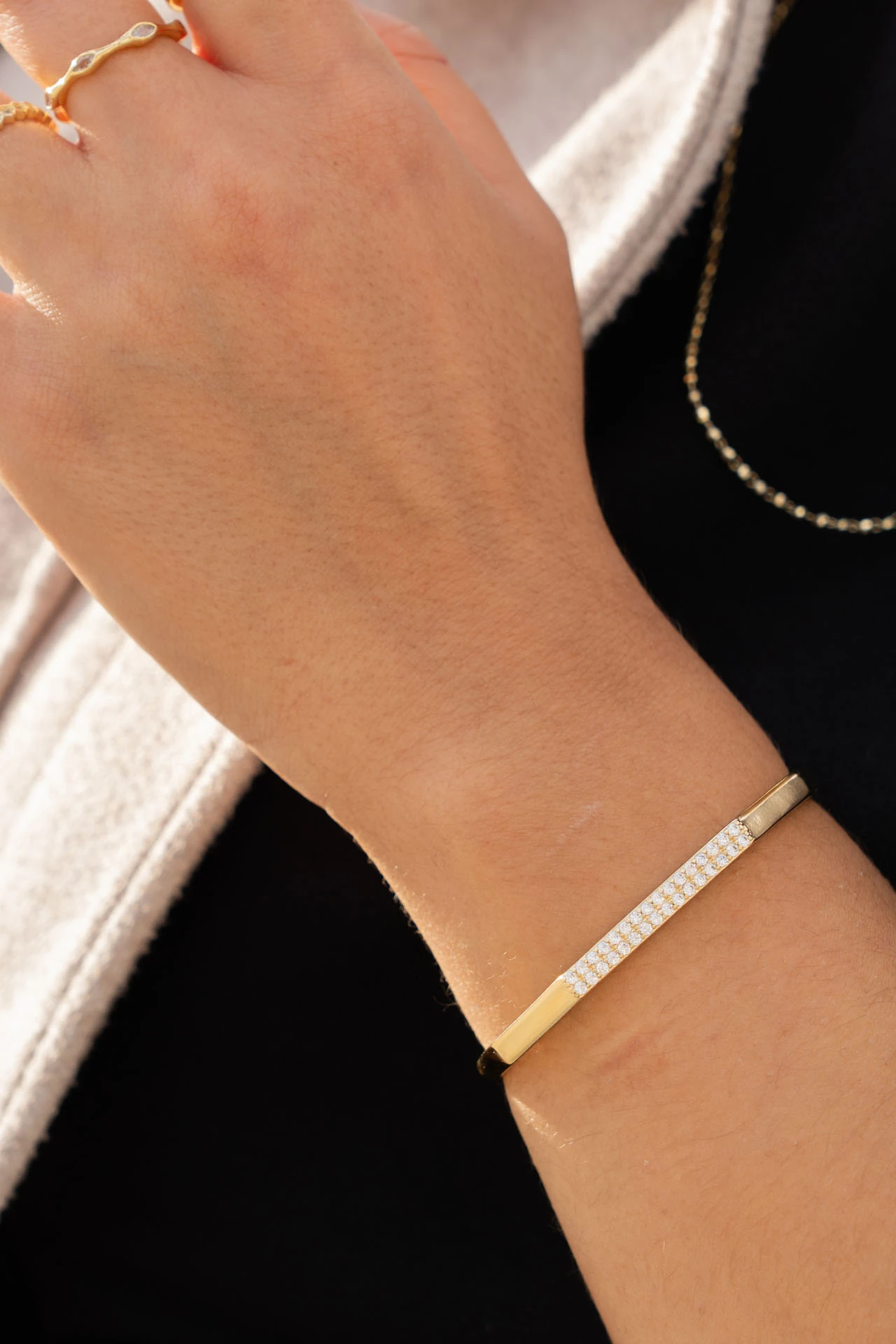 Altın Rengi Zirkon Taşlı Minimalist Kelepçe Bileklik