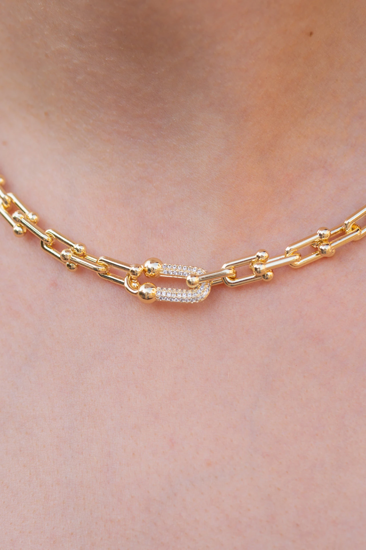 Zirkon Taşlı U Zincir Kolye