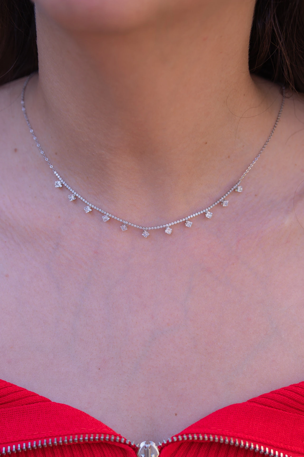 Gümüş Renkli Sallantılı Zirkon Taşlı İnce Zincir Kolye