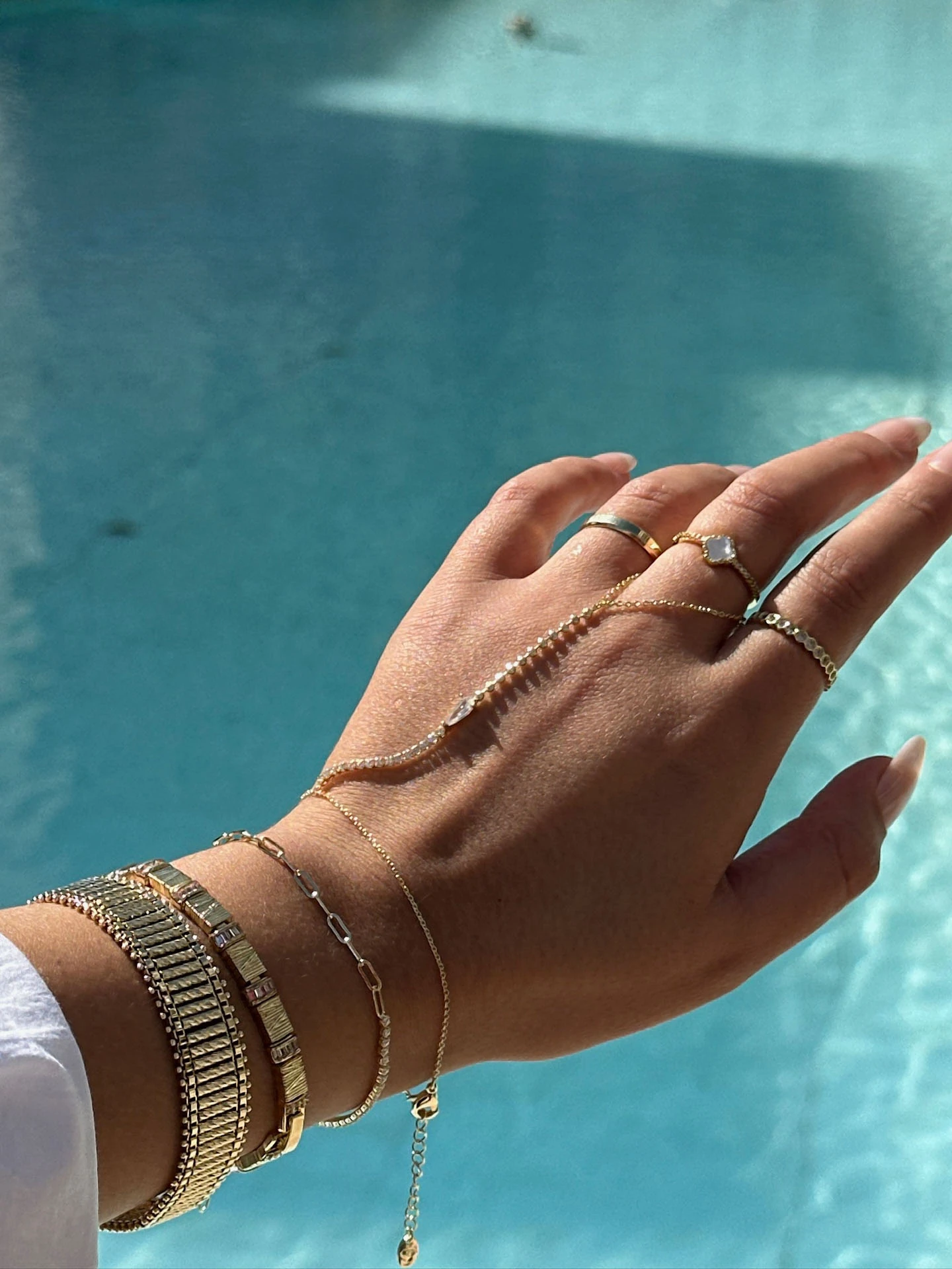 Altın Rengi Minimalist Zincir Şahmeran