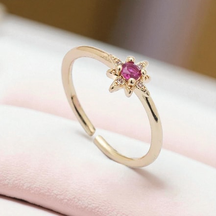 Altın Renkli Pembe Zirkon Taşlı Yıldız Detaylı Ayarlanabilir Yüzük