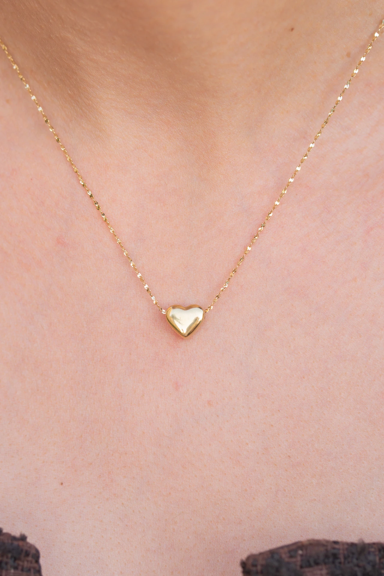 Altın Renkli Minimalist Bombeli Kalp Kolye