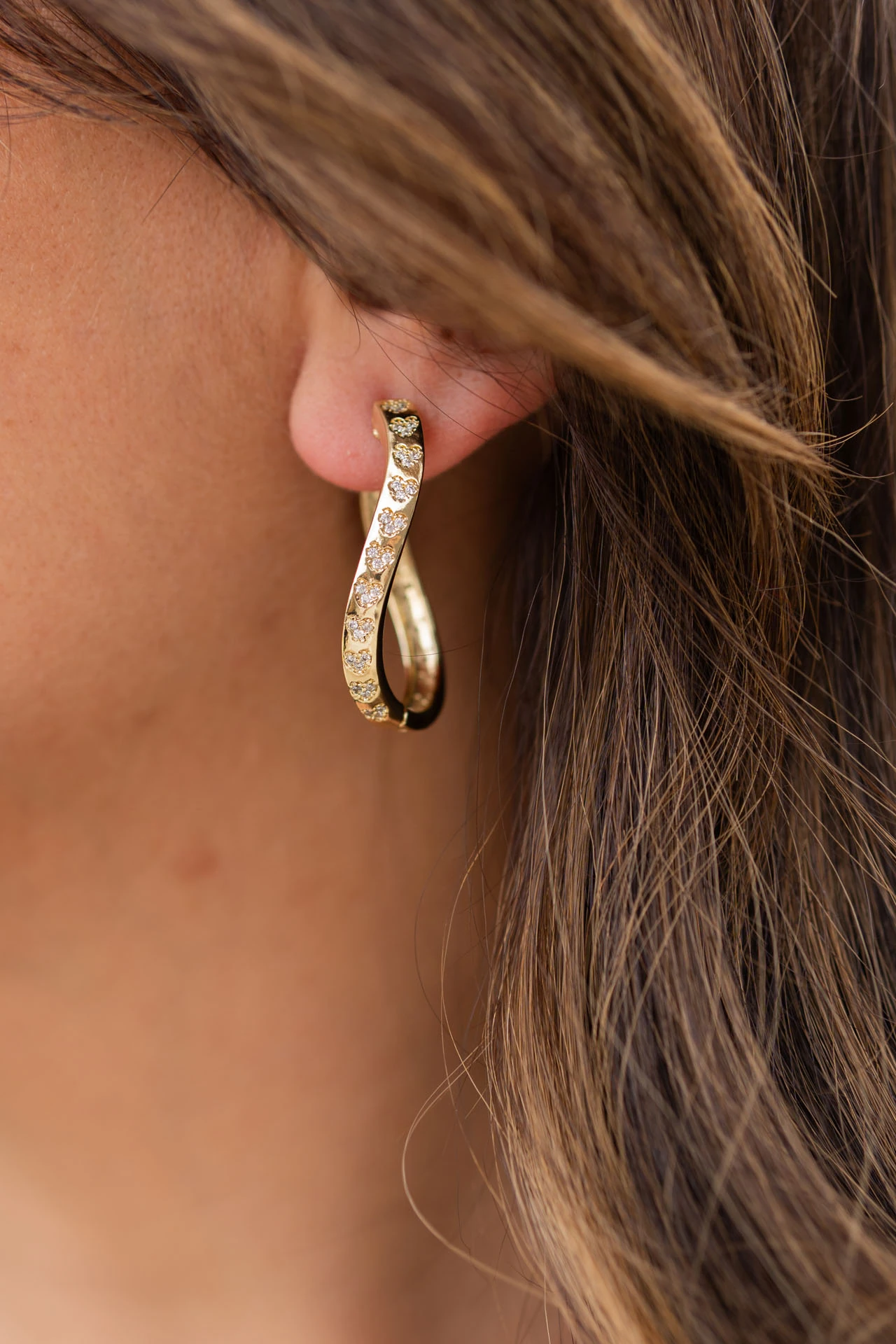 Altın Renkli Zirkon Taşlı Burgu Halka Küpe