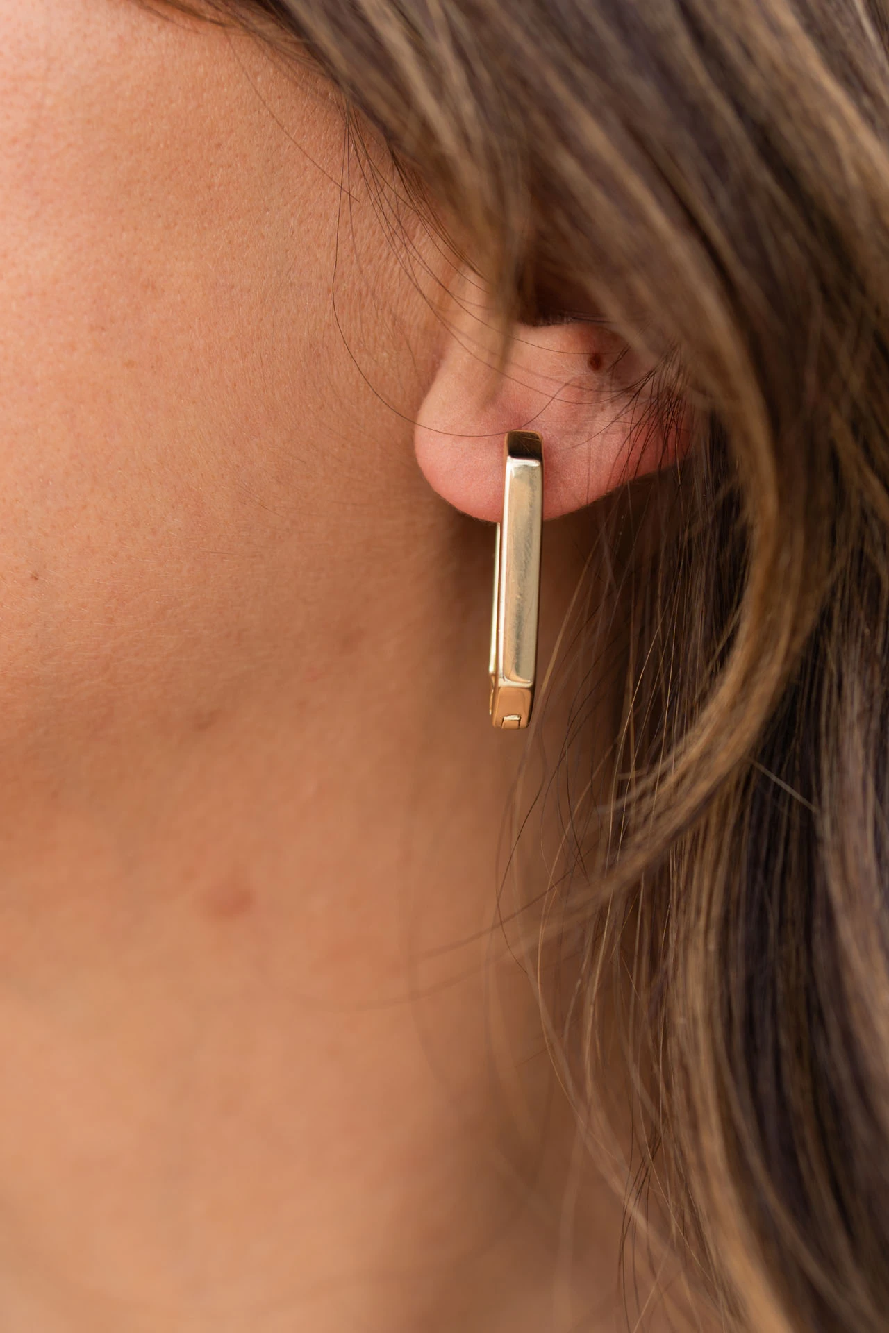 Altın Renkli Geometrik Dikdörtgen Halka Küpe