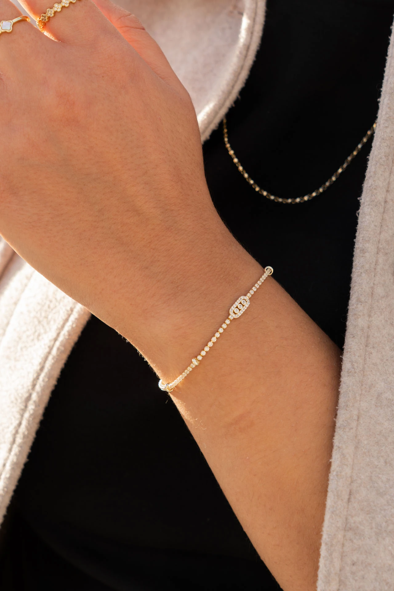 Altın Rengi Zirkon Taşlı Dikdörtgen Charm Bileklik