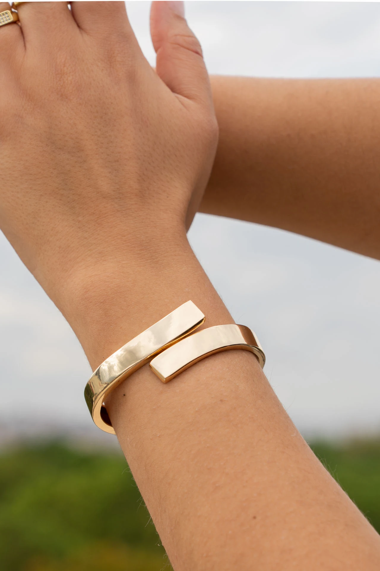 Altın Rengi Geometrik Çift Bant Kelepçe Bileklik