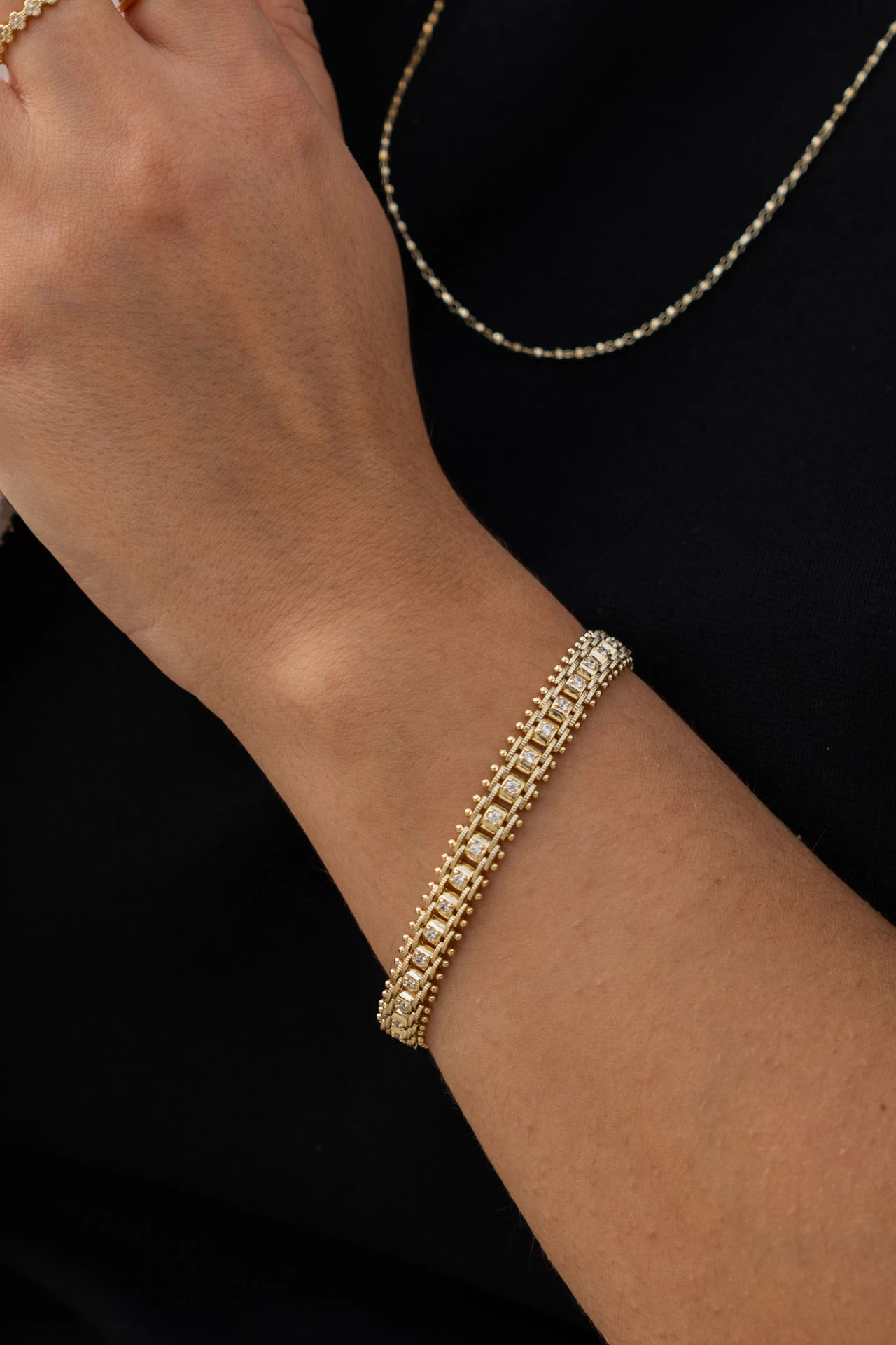 Altın Rengi Zirkon Taşlı Saat Kordonu Model Bileklik