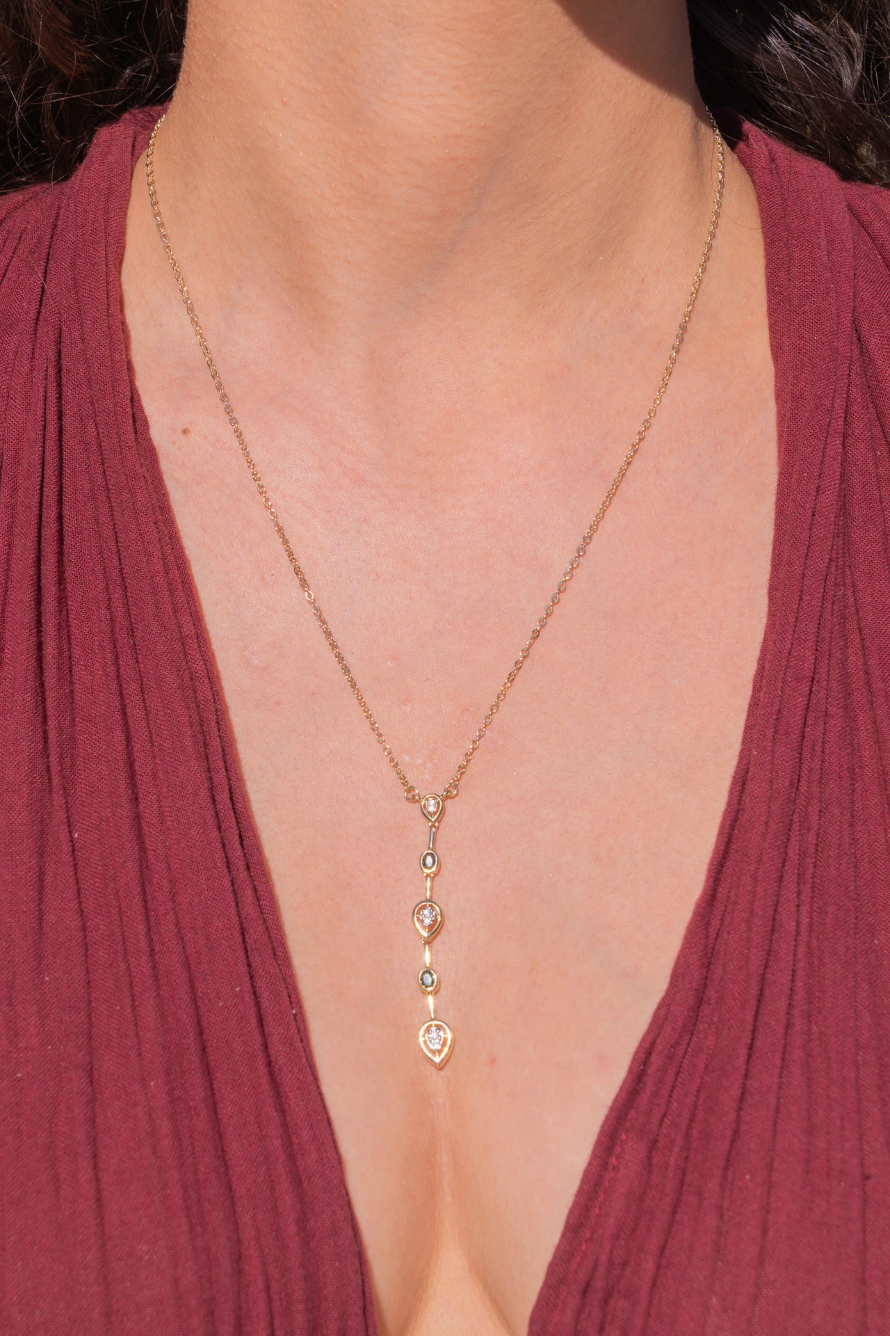 Altın Renkli Zirkon Taşlı Sallantılı Kalp Kolye