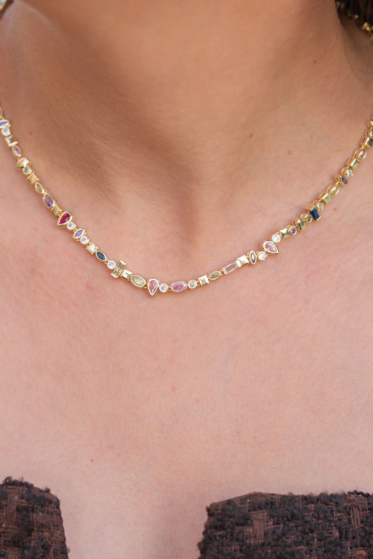 Altın Renkli Renkli Zirkon Taşlı Su Yolu Kolye