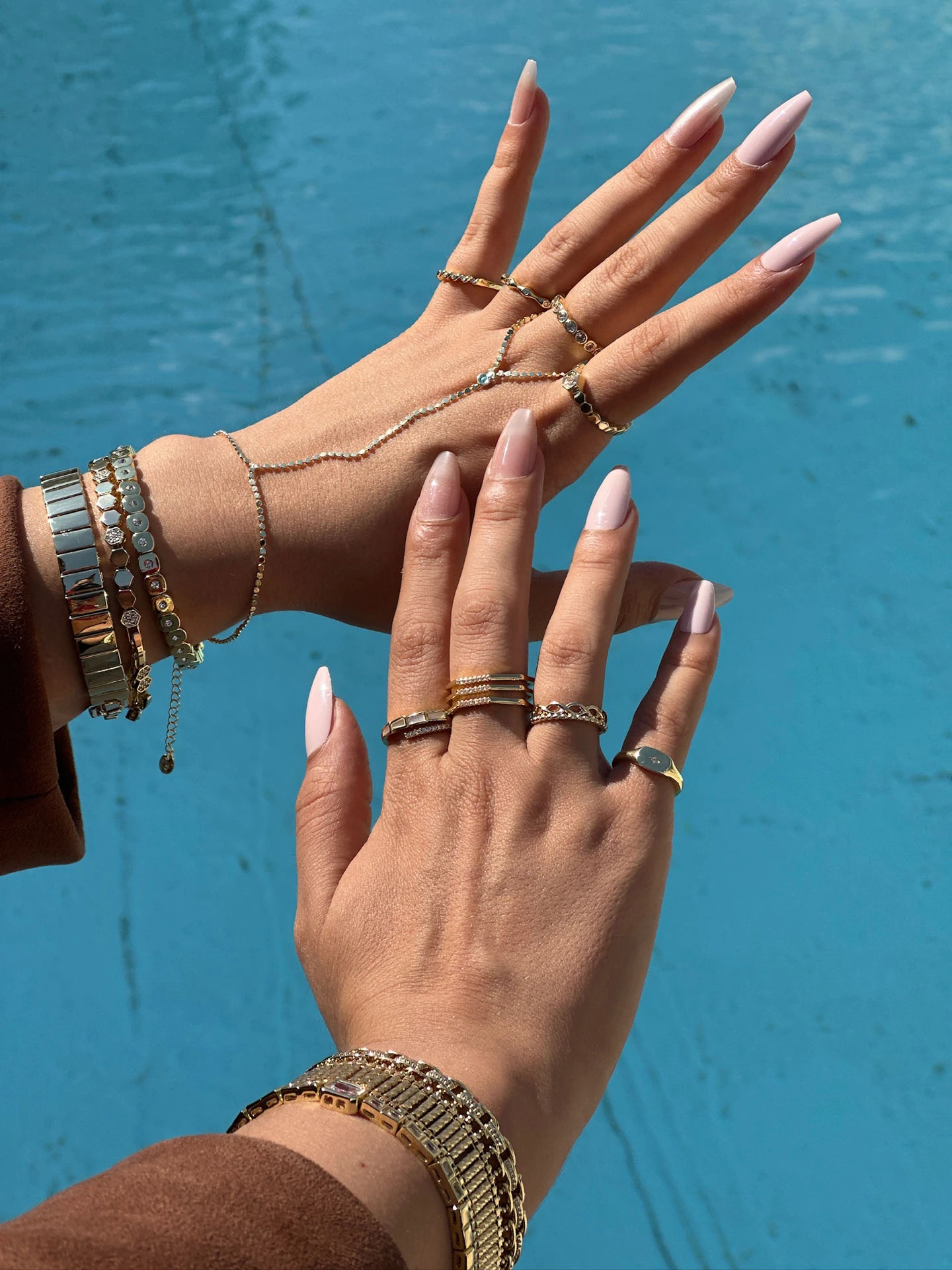 Altın Rengi Zirkon Taşlı İnce Zincir Şahmeran